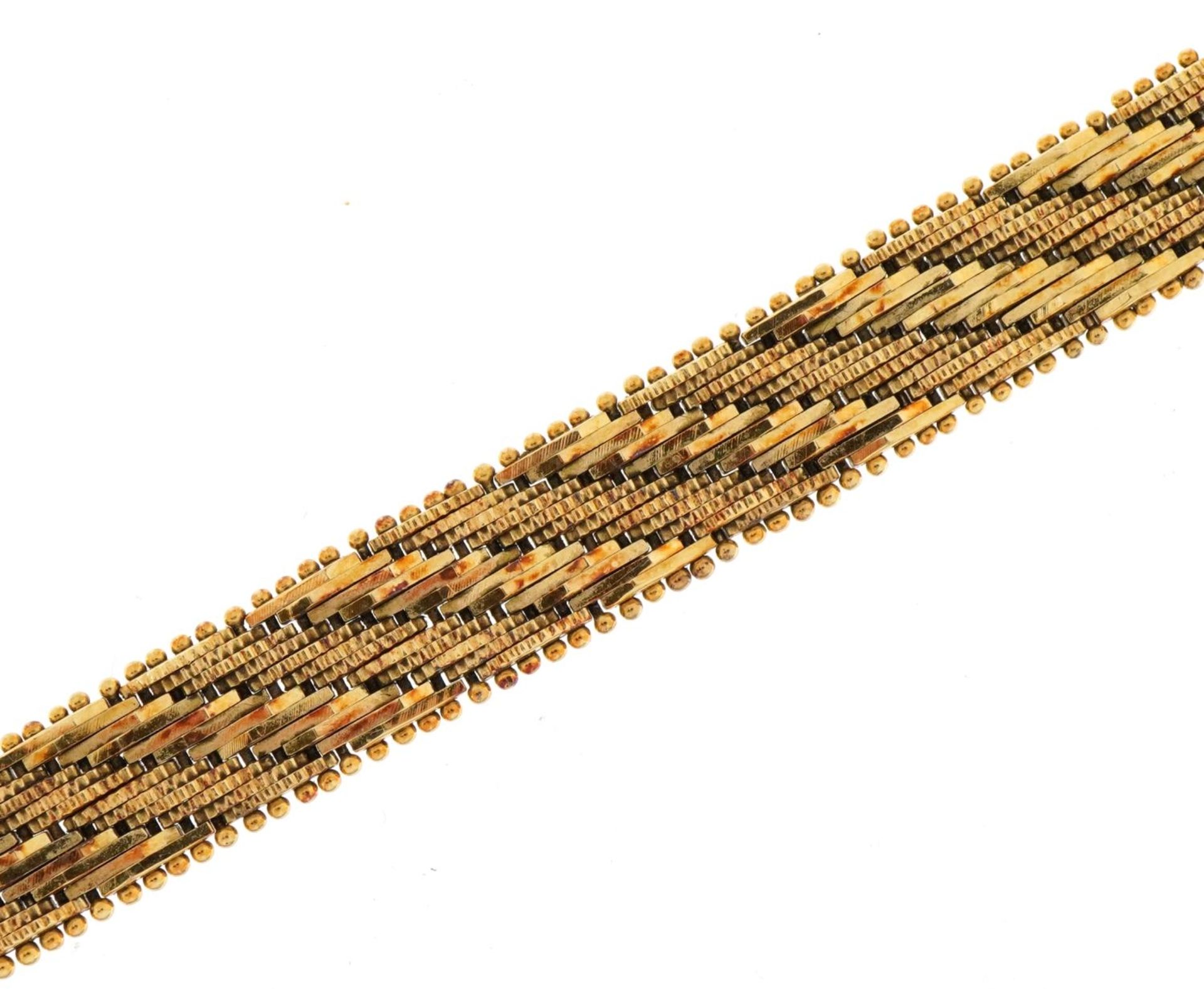 18k gold bracelet, 19.5cm in length, 26.2g : For further information on this lot please contact
