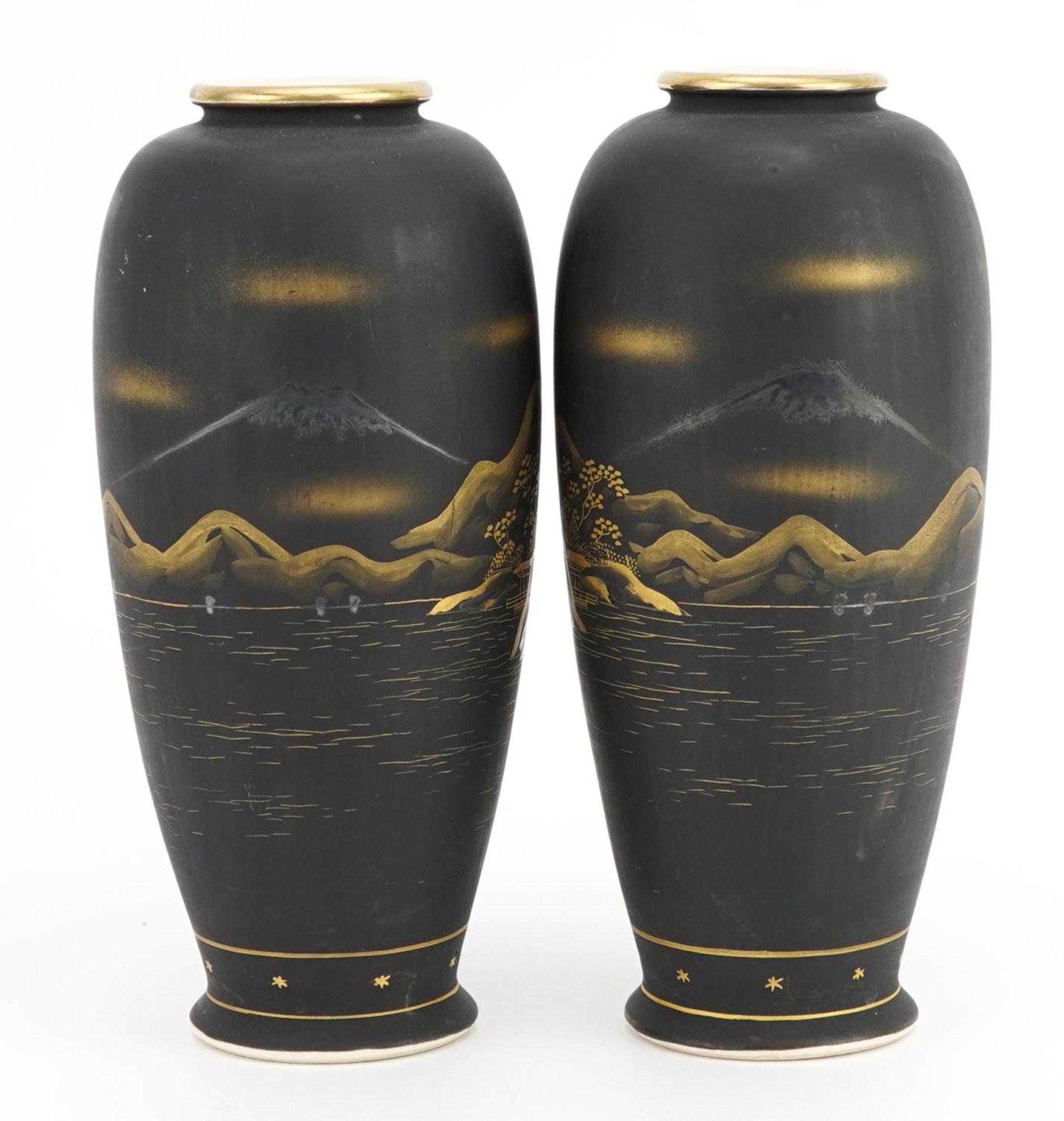 Pair of Japanese Satsuma pottery vases hand painted and gilded with Mount Fuji, character marks to - Bild 2 aus 4