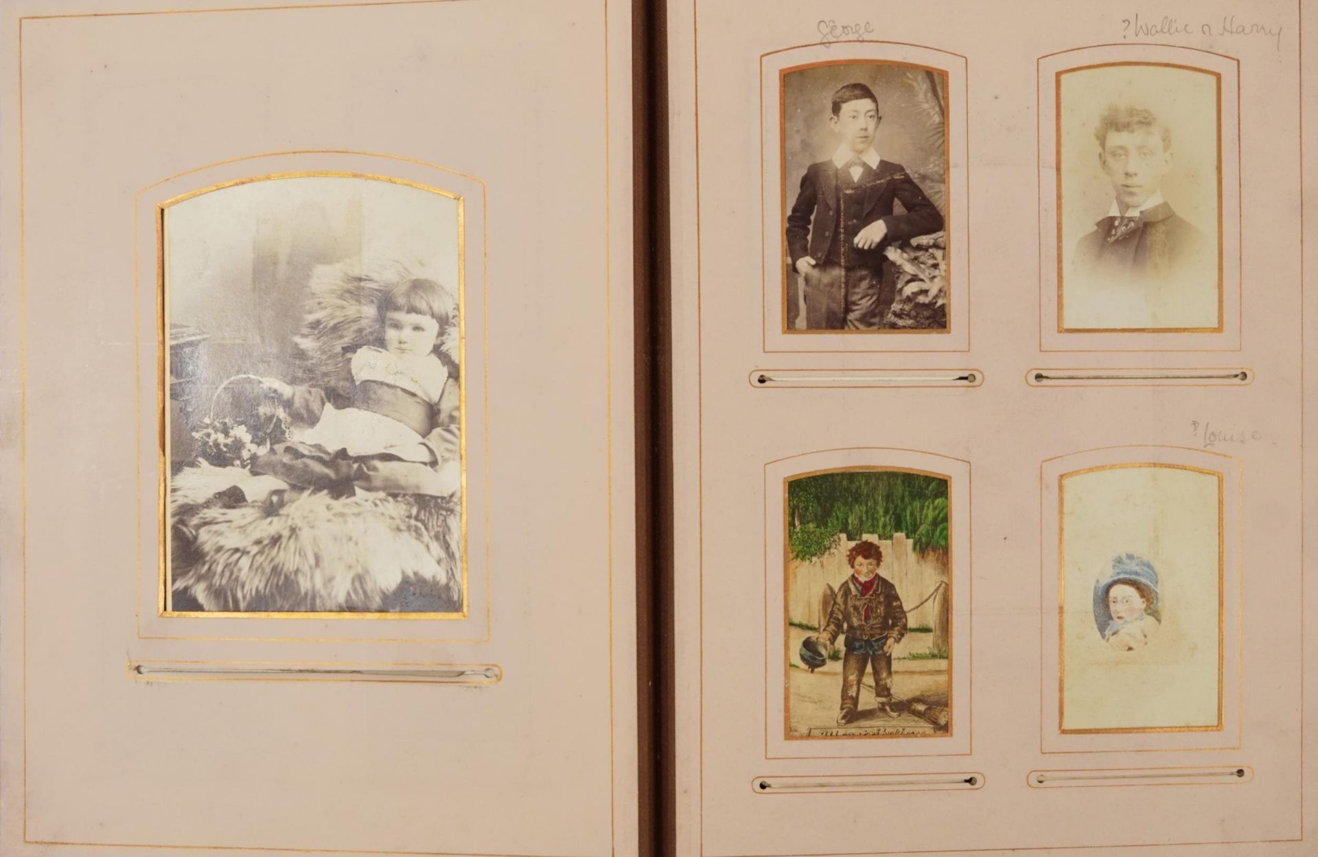 Collection of Victorian photographs, cabinet cards and cartes de visite arranged in three albums - Bild 3 aus 13