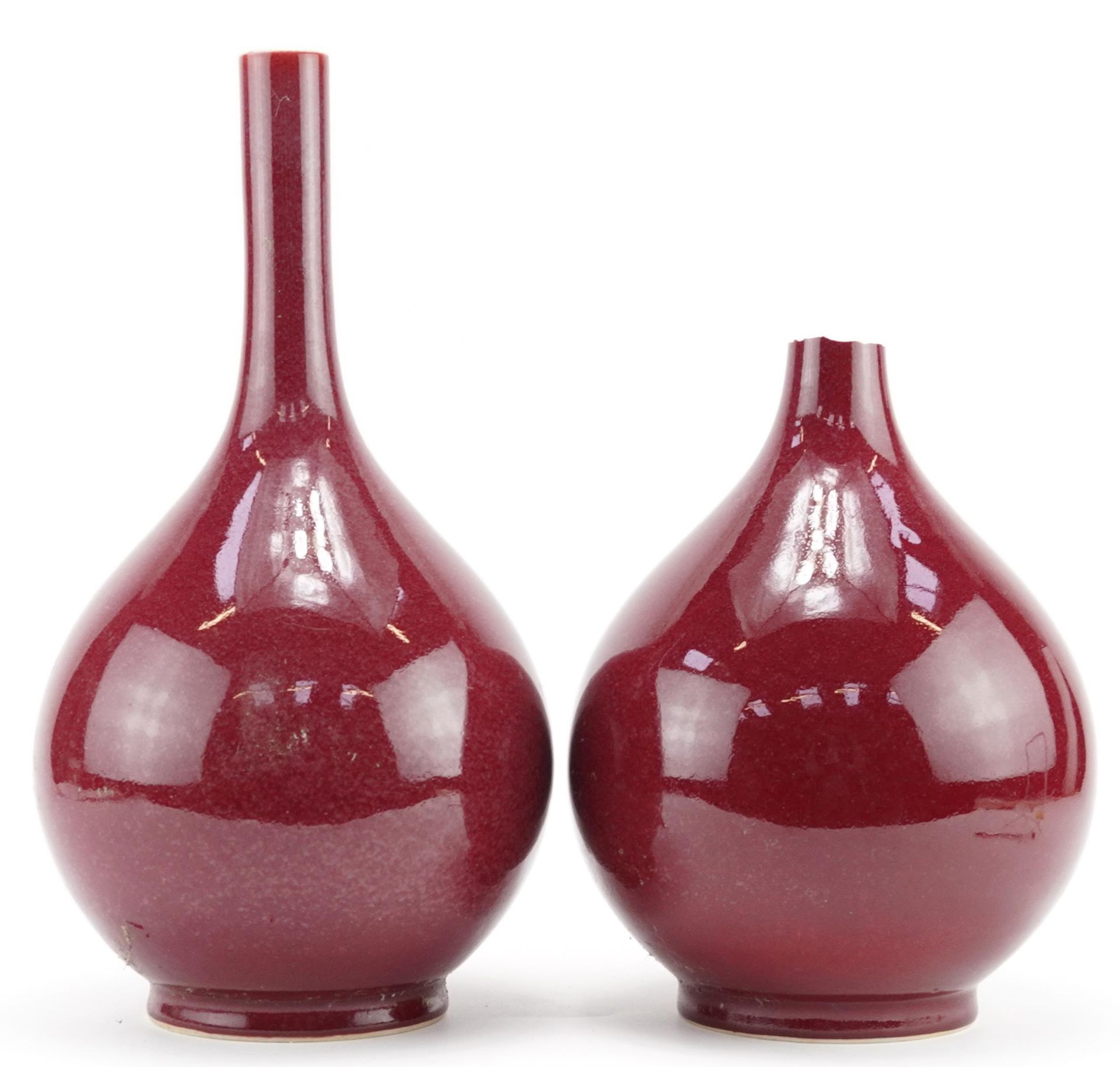 Pair of Chinese porcelain long neck vases having sang de boeuf glazes, each 34cm high : For - Bild 2 aus 3