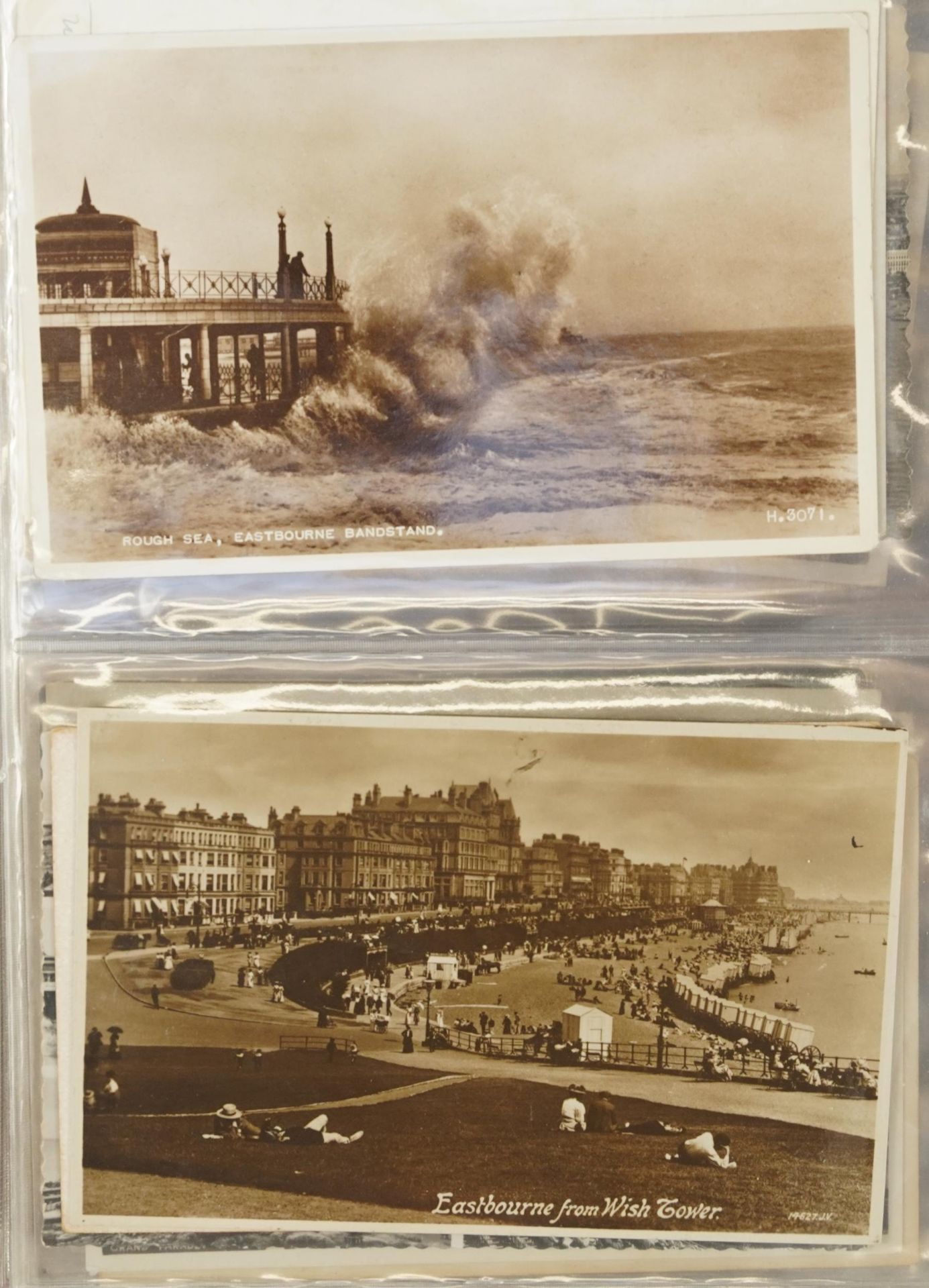 Collection of nearly one hundred Eastbourne postcards arranged in an album including Grand Parade, - Bild 7 aus 10