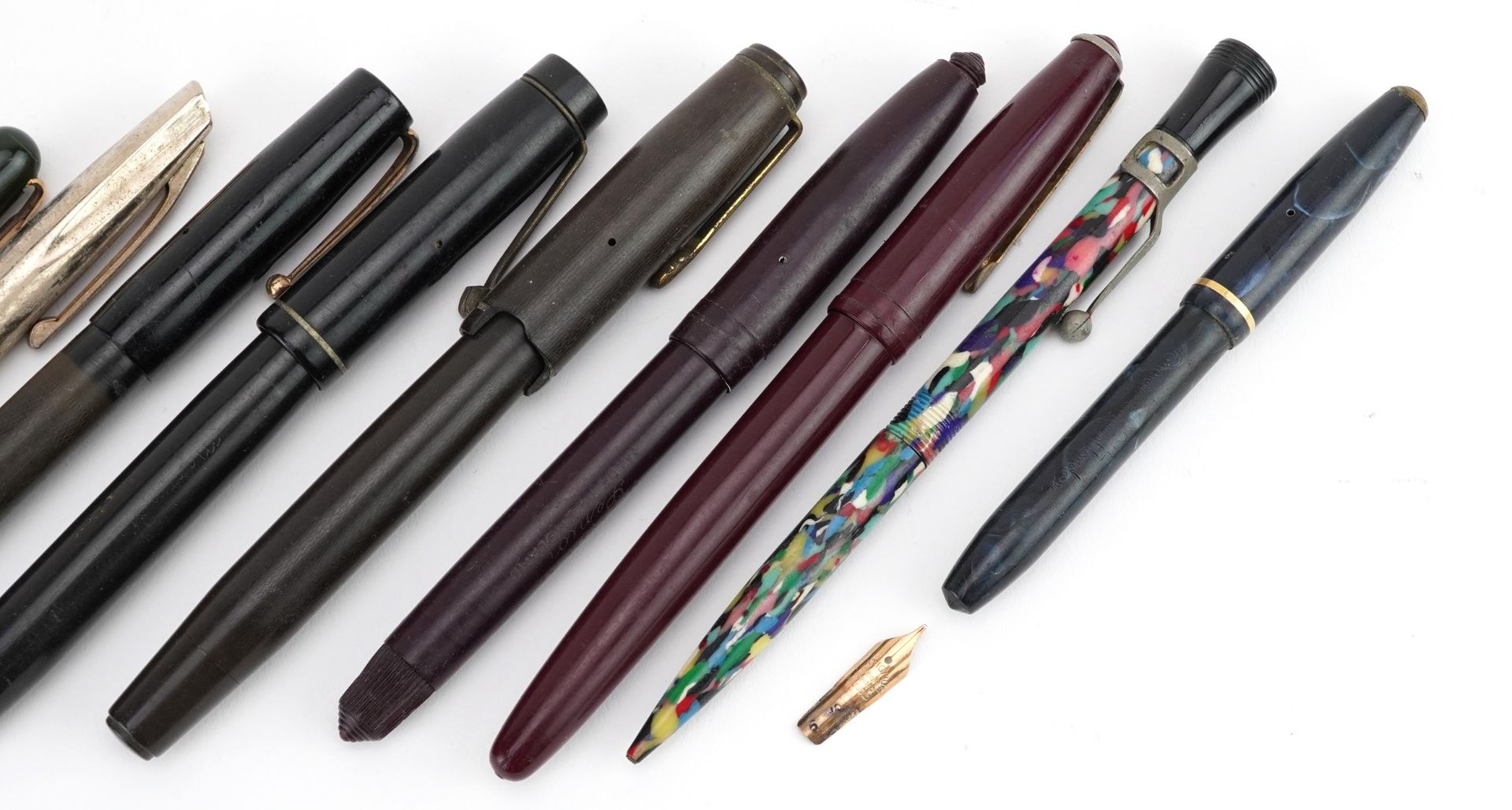 Vintage and later fountain pens and propelling pencils, some with gold nibs, including Parker and - Bild 3 aus 4