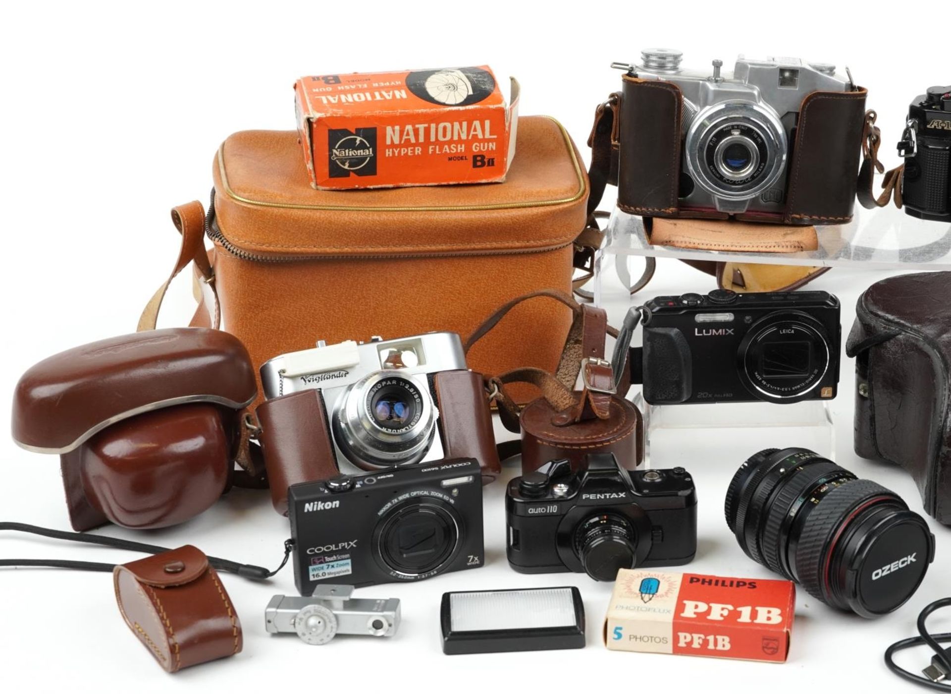 Vintage and later cameras, lenses and accessories including Koroll S, Tokina 28-70mm lens, Canon - Image 2 of 3