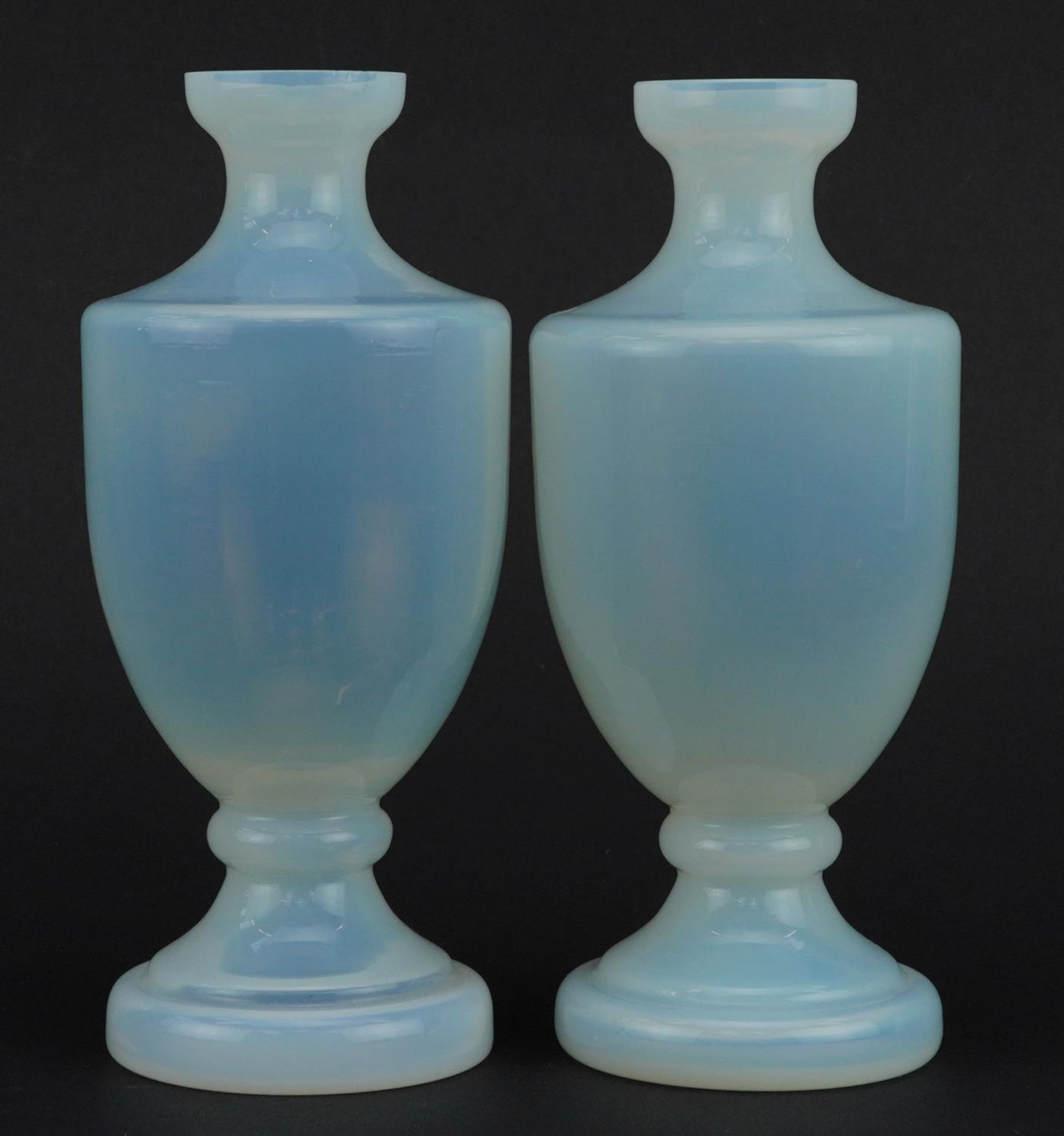 Pair of Victorian style opaline glass vases, each 16cm high : For further information on this lot - Bild 2 aus 3