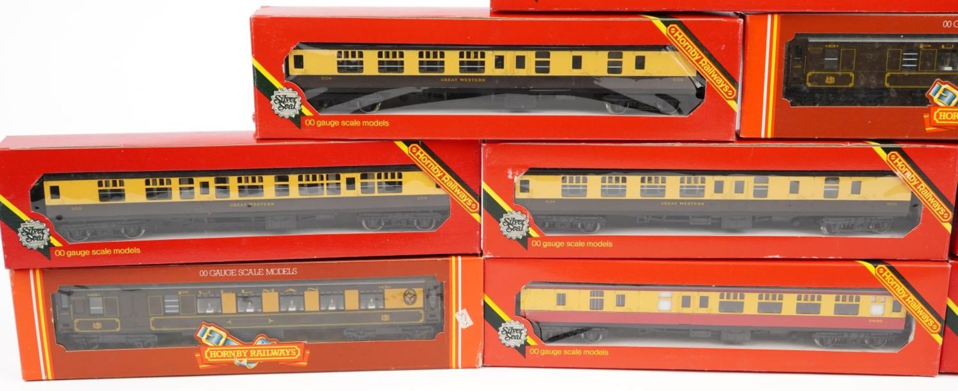 Hornby OO gauge model railway with boxes comprising nine carriages and GW Brake Van wagon : For - Bild 3 aus 4