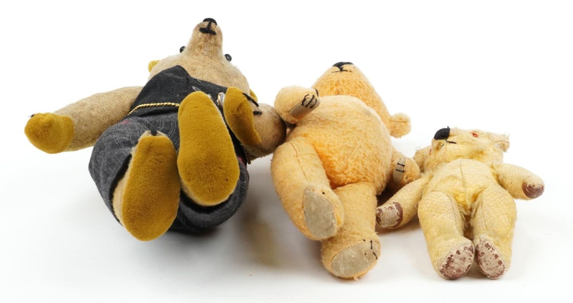 Three vintage golden teddy bears with articulated limbs, the largest 48cm high : For further - Image 3 of 3