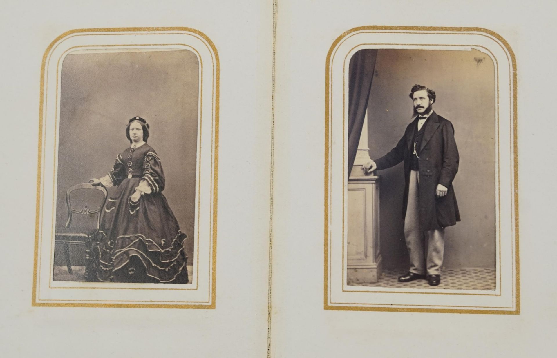 Collection of Victorian photographs, cabinet cards and cartes de visite arranged in three albums - Bild 12 aus 13