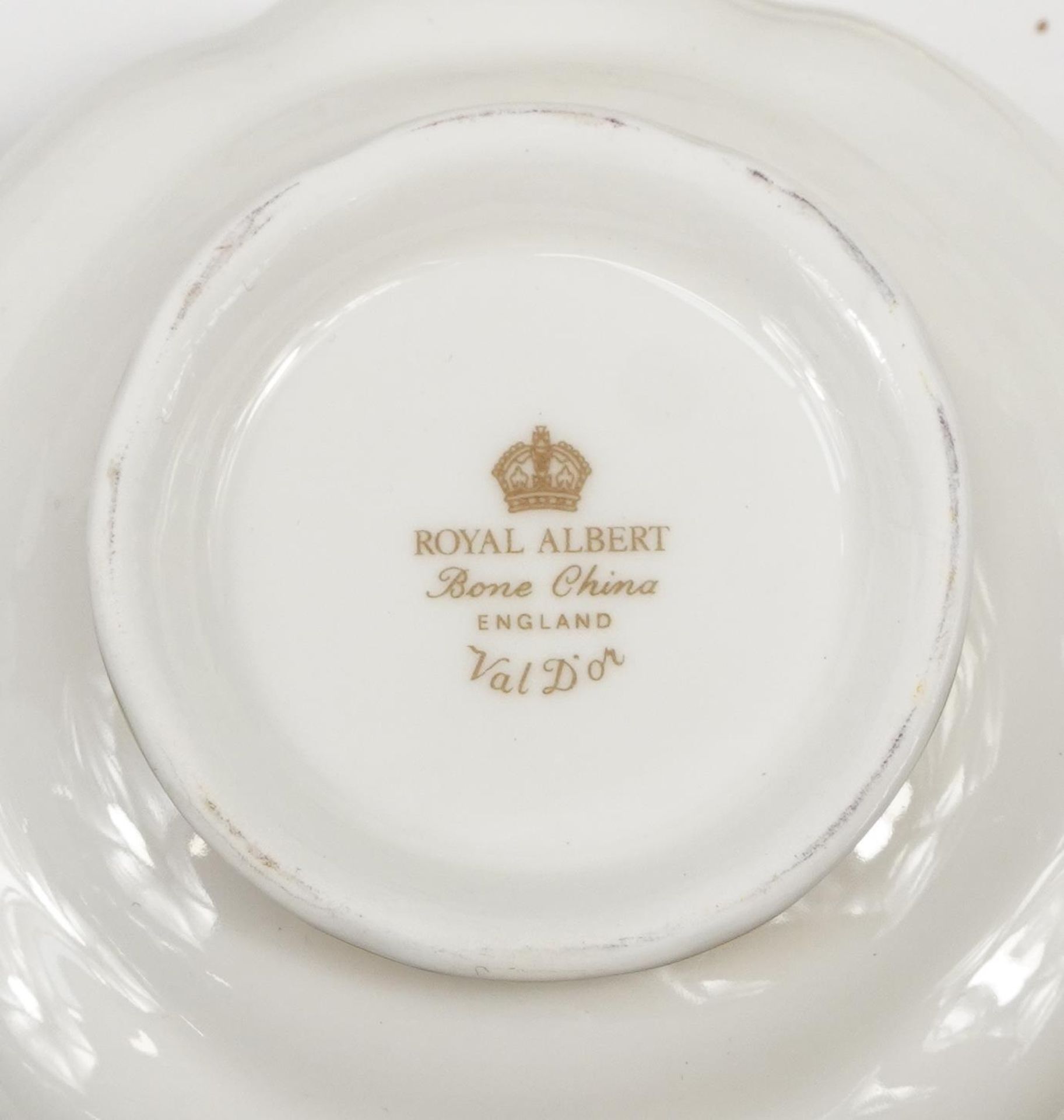 Large collection of Royal Albert Val D'Or dinner and teaware including teapot, dinner plates, - Image 8 of 8