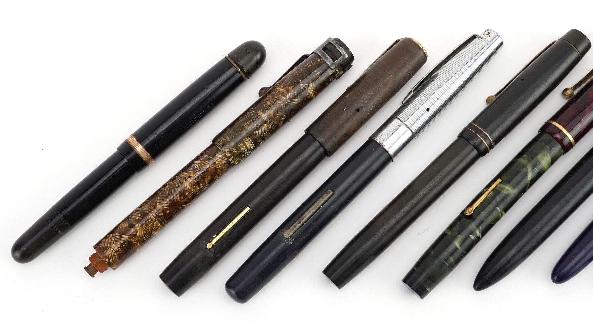 Nine vintage fountain pens, some with gold nibs, including Parker and Conway Steward : For further - Bild 2 aus 4