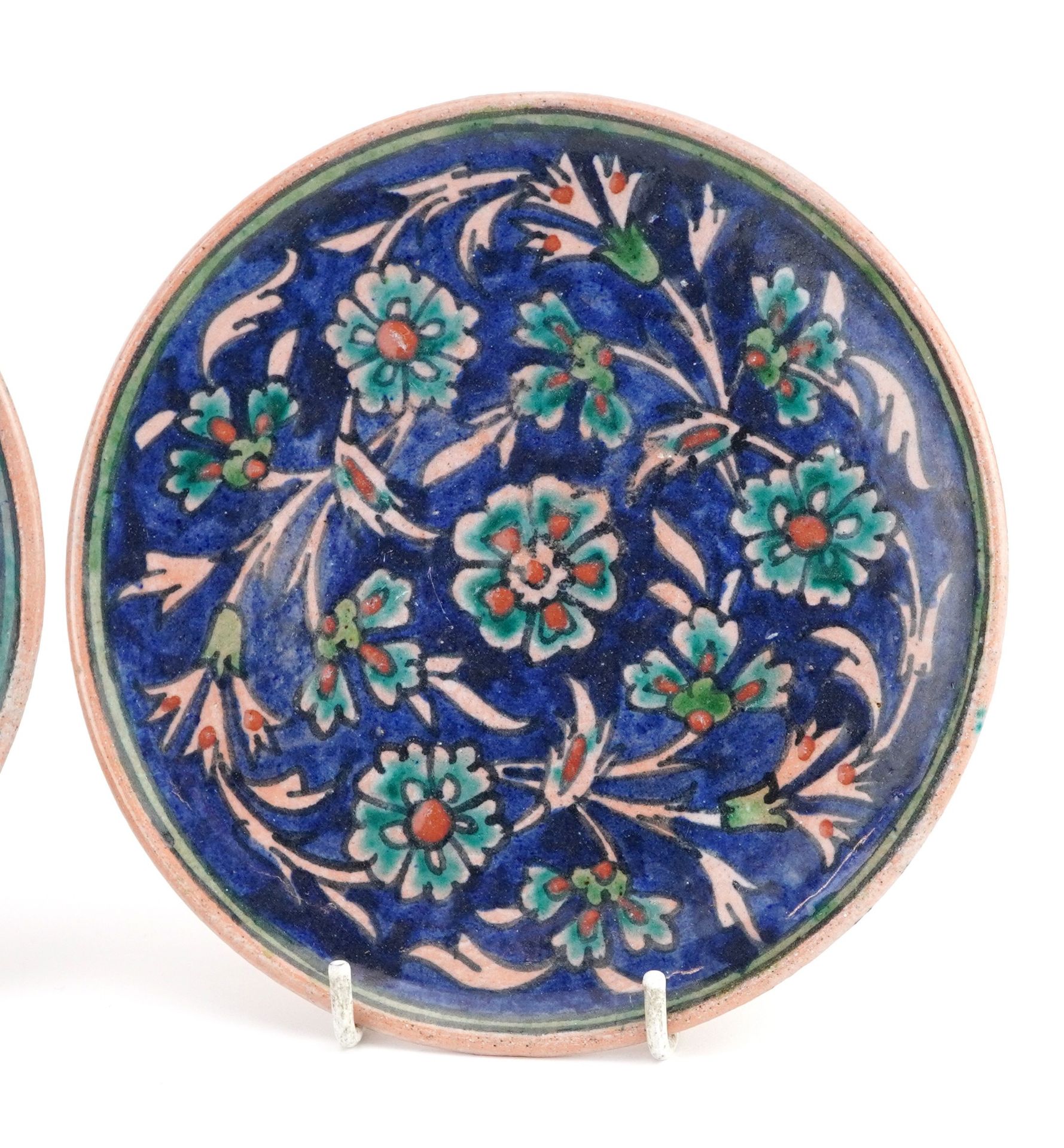 Three hand painted Isnik Palestine floral pottery plates and a similar pot, largest 16cms round : - Bild 3 aus 5