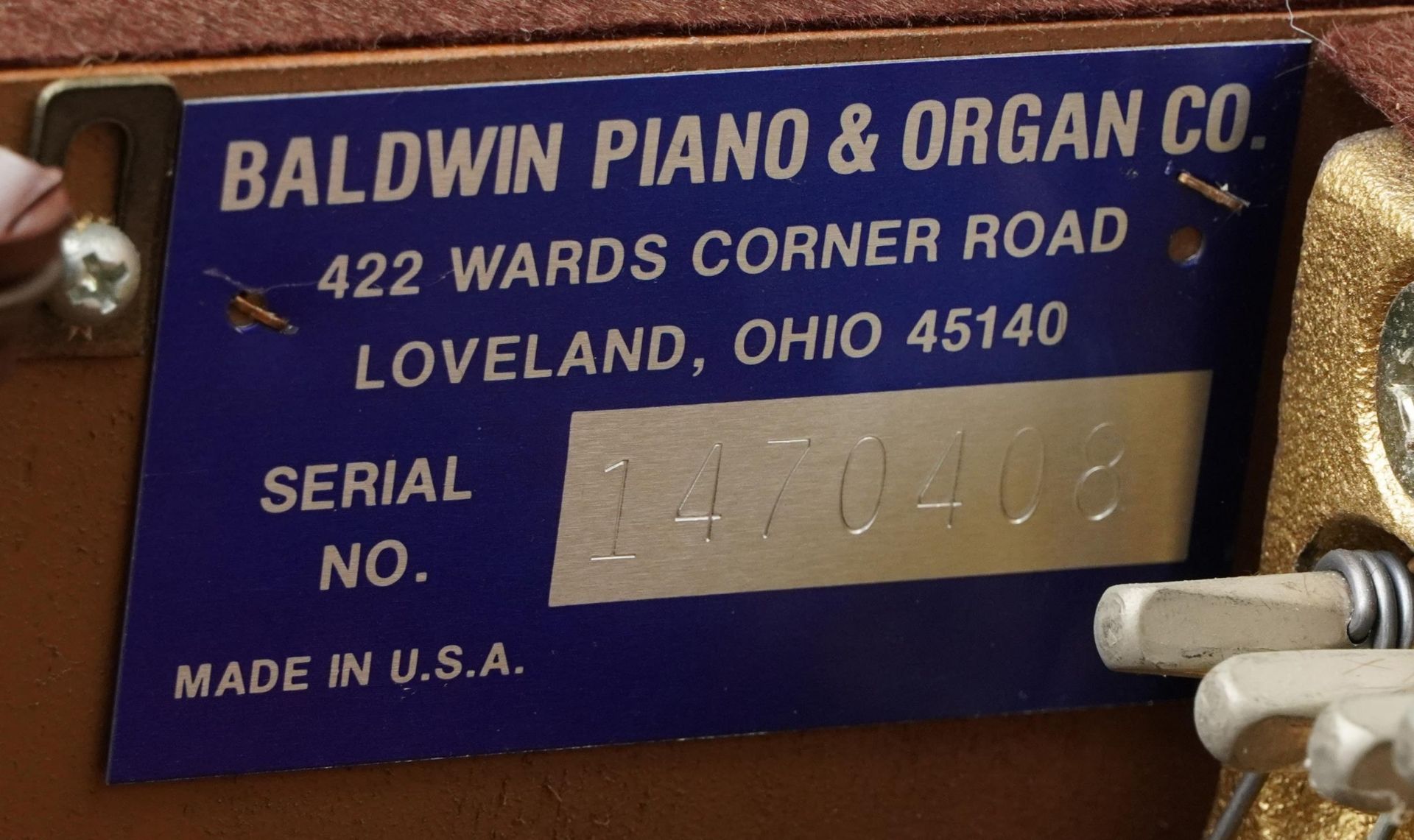 Baldwin Classic, American mahogany upright piano with stool, serial number 1470408, 92cm H x 144cm W - Image 4 of 6