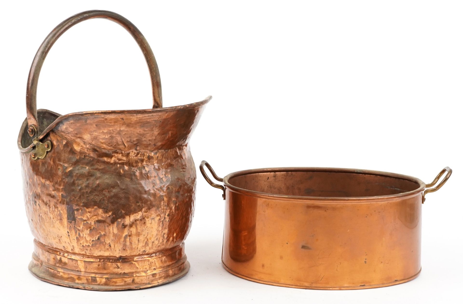 Victorian copper and brass coal scuttle and preserve pan, the largest 38cm in length : For further