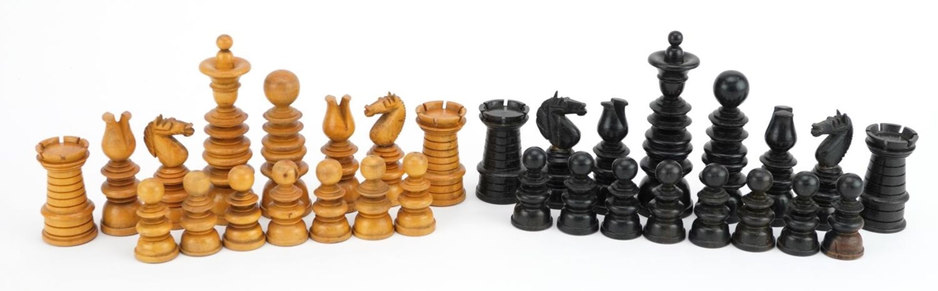 Manner of Jaques, boxwood and ebony Chessmen pattern part chess set, the largest pieces each 11cm