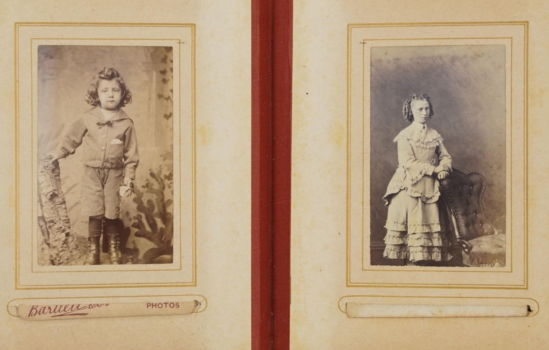 Collection of Victorian photographs, cabinet cards and cartes de visite arranged in three albums - Bild 7 aus 13