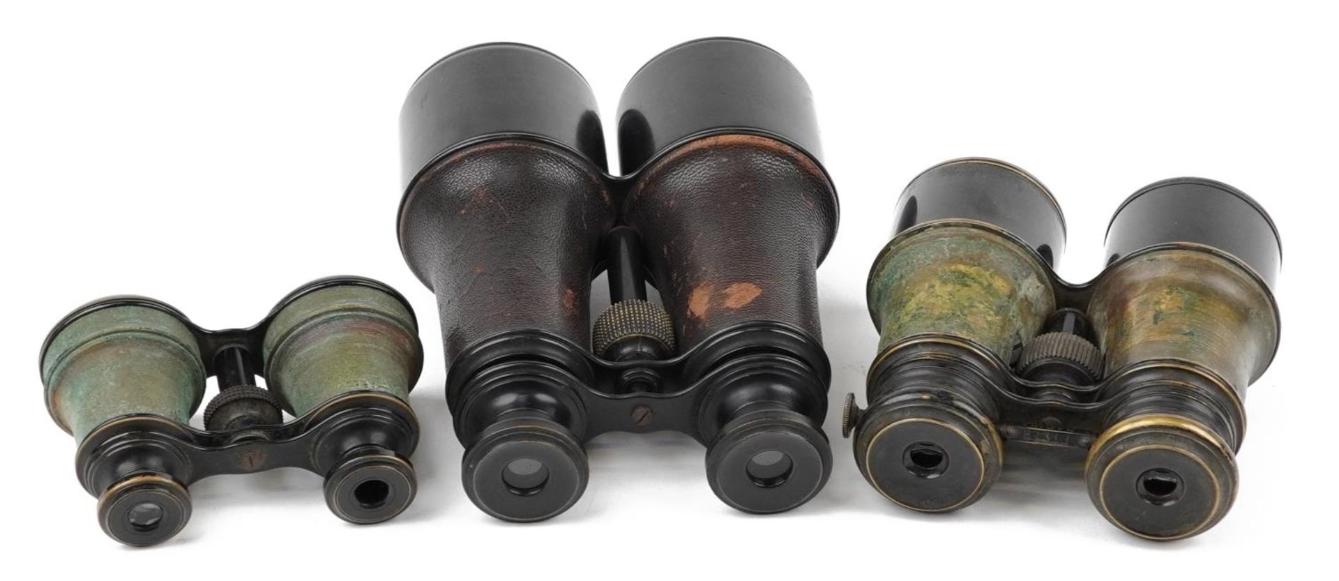 Three pairs of vintage binoculars with cases including marine, field and theatre examples : For - Bild 3 aus 4