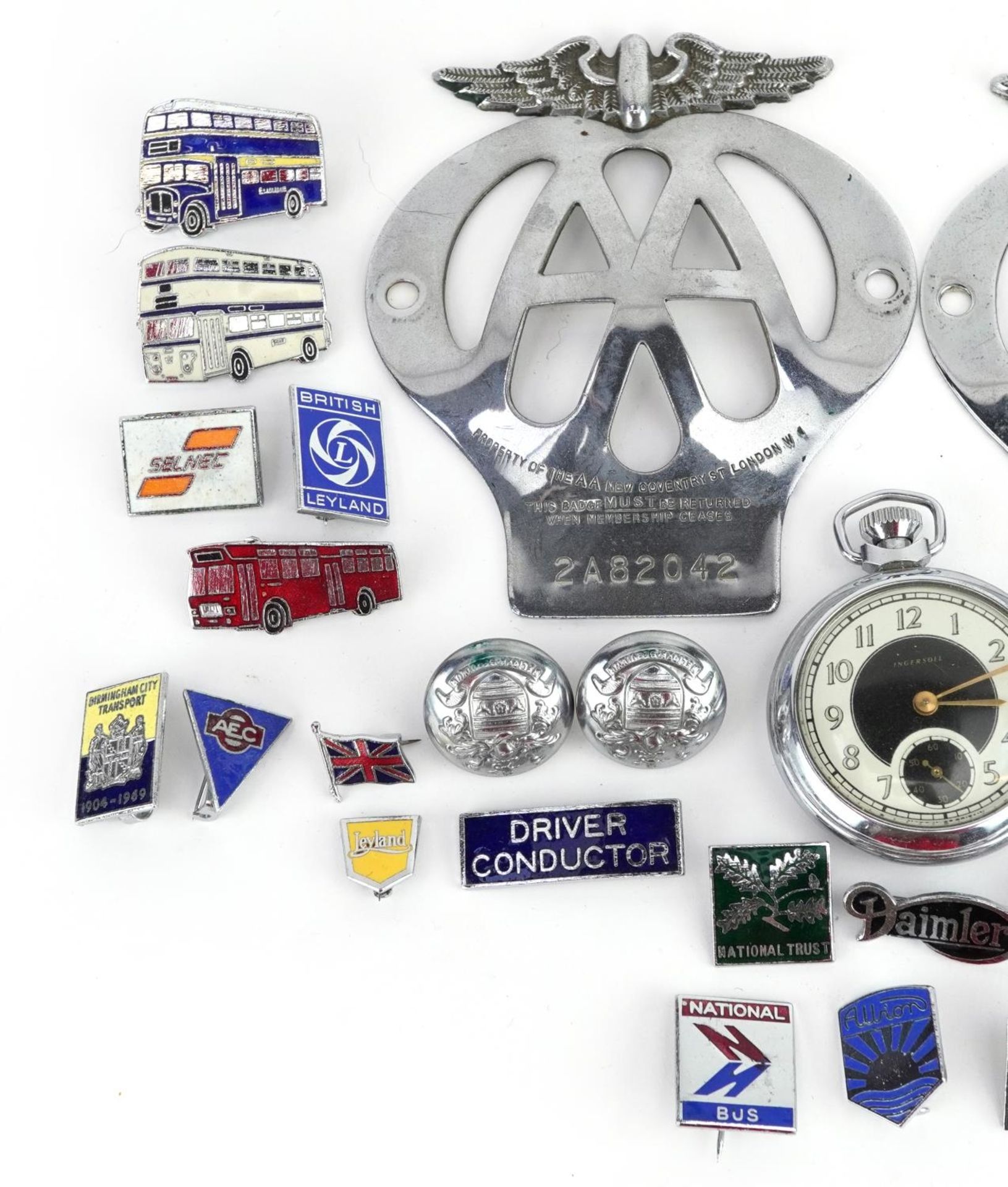 Automobilia and collectables including two AA car badges, enamelled bus badges and Ingersoll - Bild 2 aus 4
