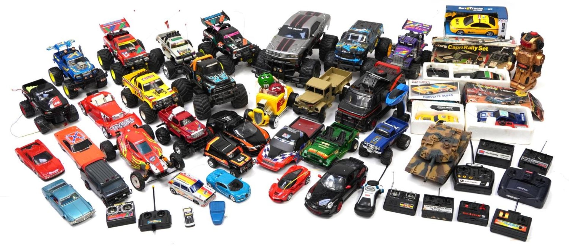 Large collection of vintage and later model remote control vehicles : For further information on