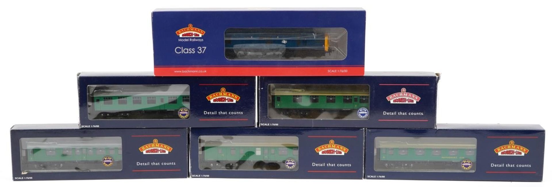 Bachmann Branch-Line OO gauge model railway with boxes comprising Class 37/O diesel locomotive and