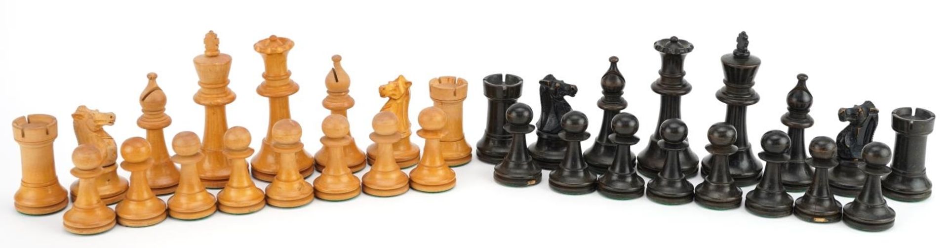 Manner of Jaques, boxwood and ebony Staunton pattern weighted chess set, the largest pieces each 9.