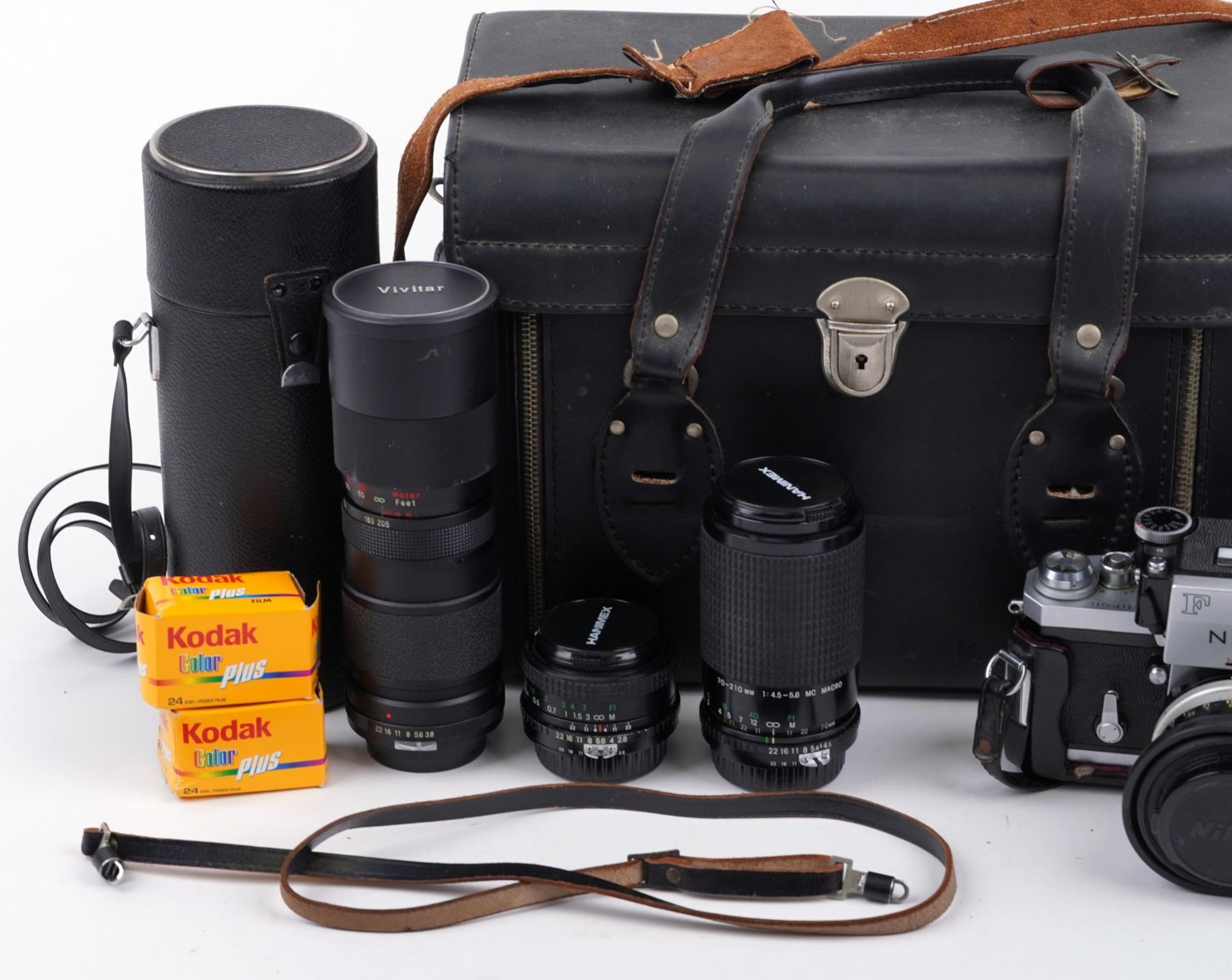 Nikon F SLR camera with lenses and carry bag comprising Nikon 50mm lens, Vivitar 85mm-205mm lens, - Bild 2 aus 3