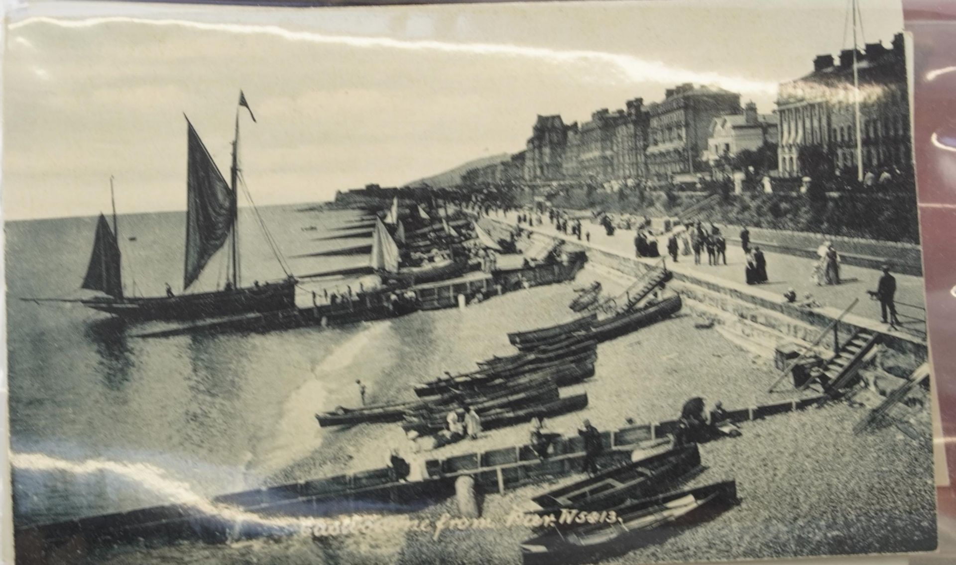 Collection of nearly one hundred Eastbourne postcards arranged in an album including Grand Parade, - Bild 4 aus 10