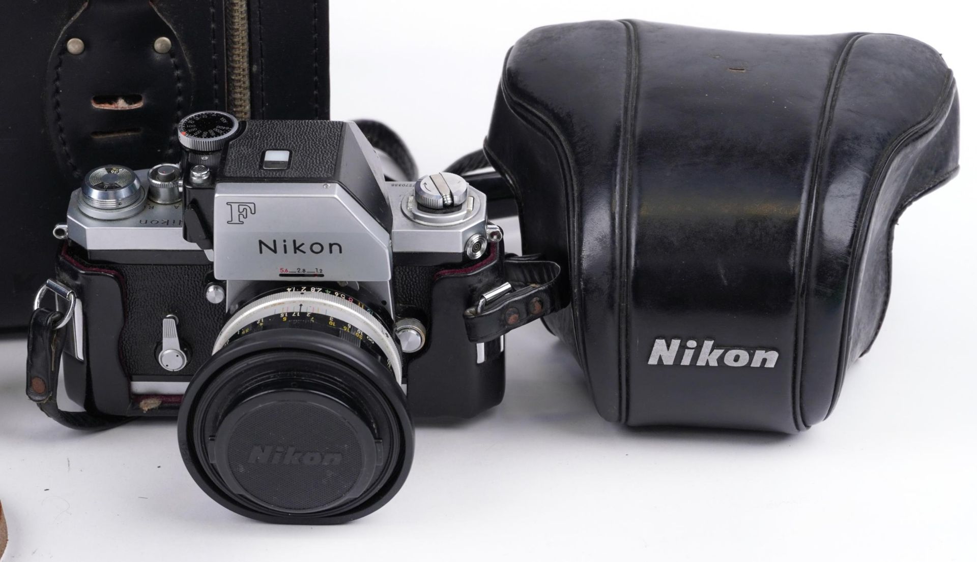 Nikon F SLR camera with lenses and carry bag comprising Nikon 50mm lens, Vivitar 85mm-205mm lens, - Bild 3 aus 3