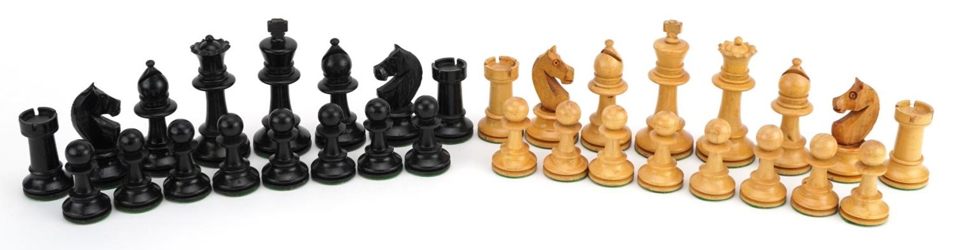 Manner of Jaques, boxwood and ebony Staunton pattern weighted chess set, the largest pieces each 8.