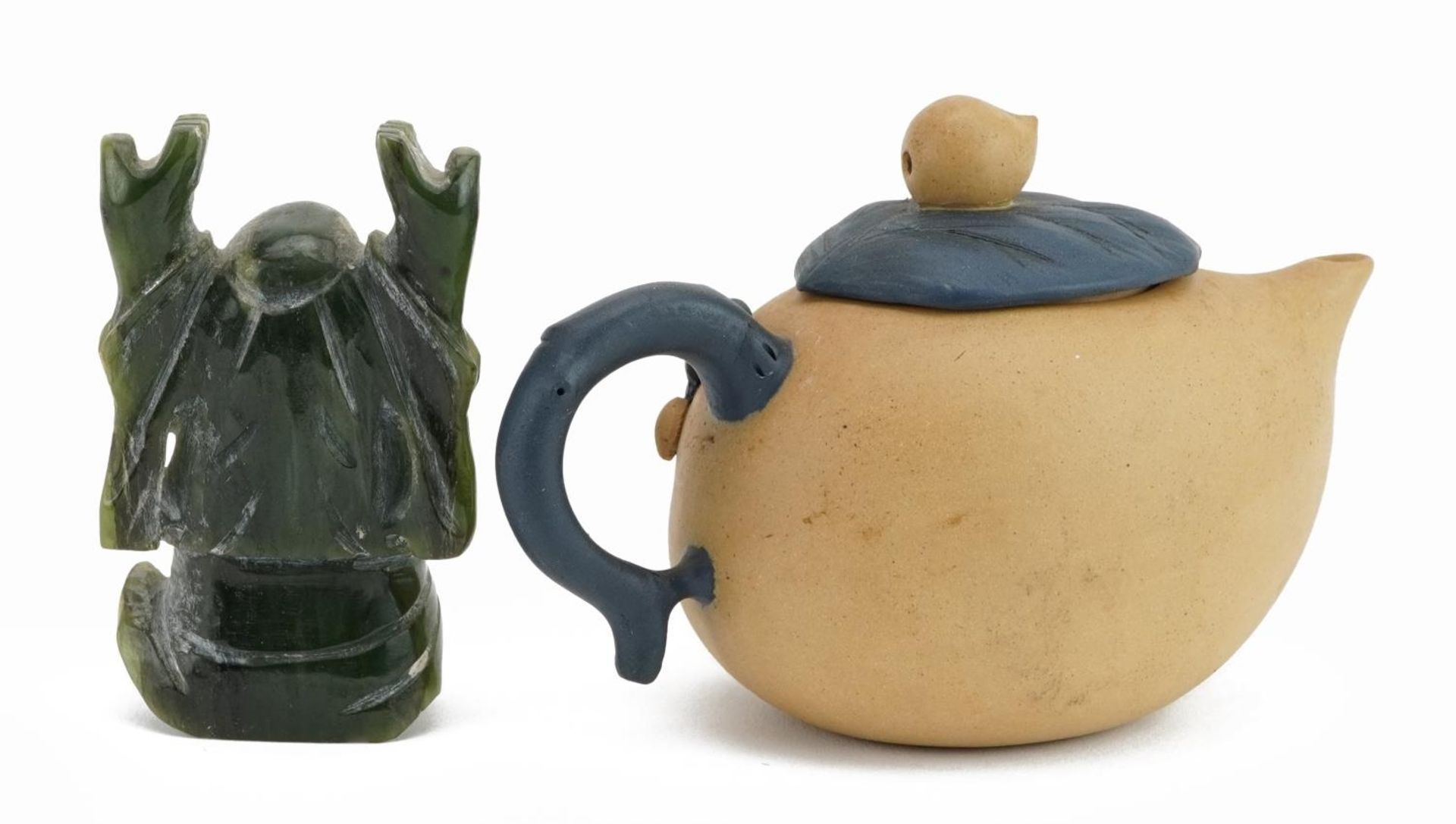 Chinese Yixing terracotta teapot and a green hardstone carving of Buddha, the largest 8cm high : For - Bild 2 aus 3