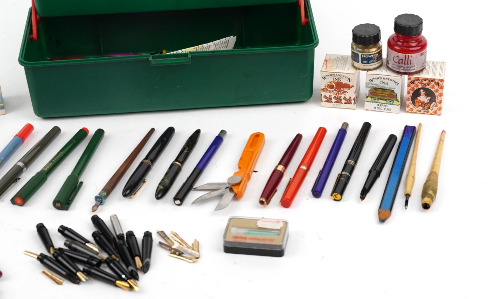Vintage and later pens and accessories including Sheaffer green marbleised fountain pen, Parker, dip - Bild 3 aus 4