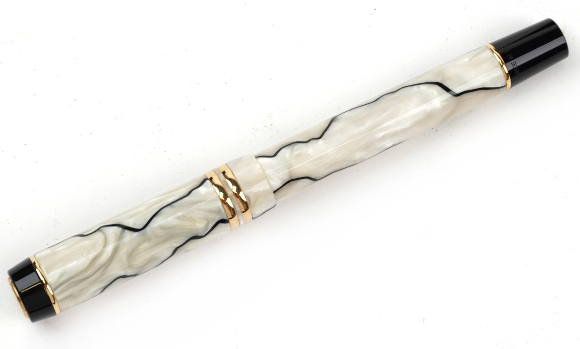 Parker Duofold Staff limited edition marbleised fountain pen with 18k gold nib, certificate numbered - Bild 3 aus 4