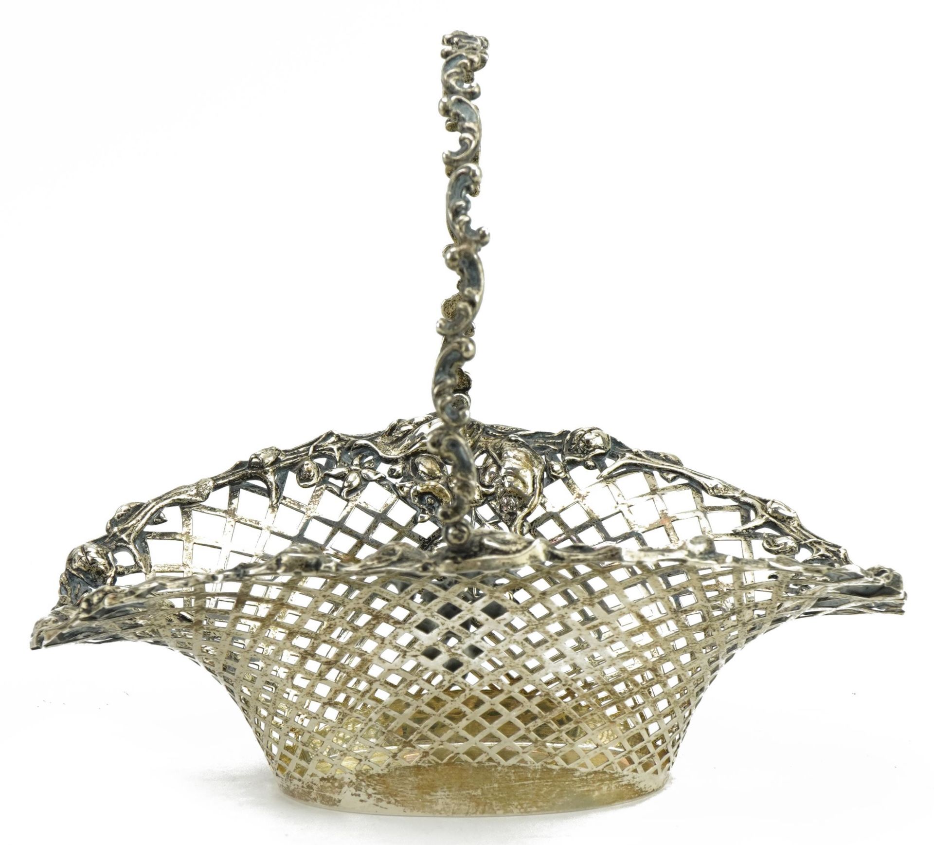 The Metcalfe Company, sterling silver gilt pierced basket with swing handle embossed with flowers - Image 2 of 4