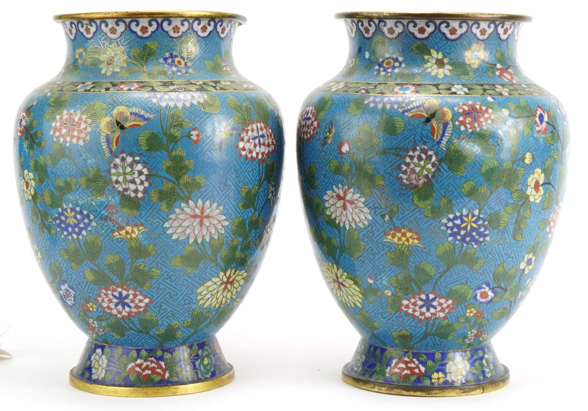 Pair of Chinese cloisonne vases finely enamelled with flowers and foliage, each 28.5cm high : For - Bild 2 aus 3