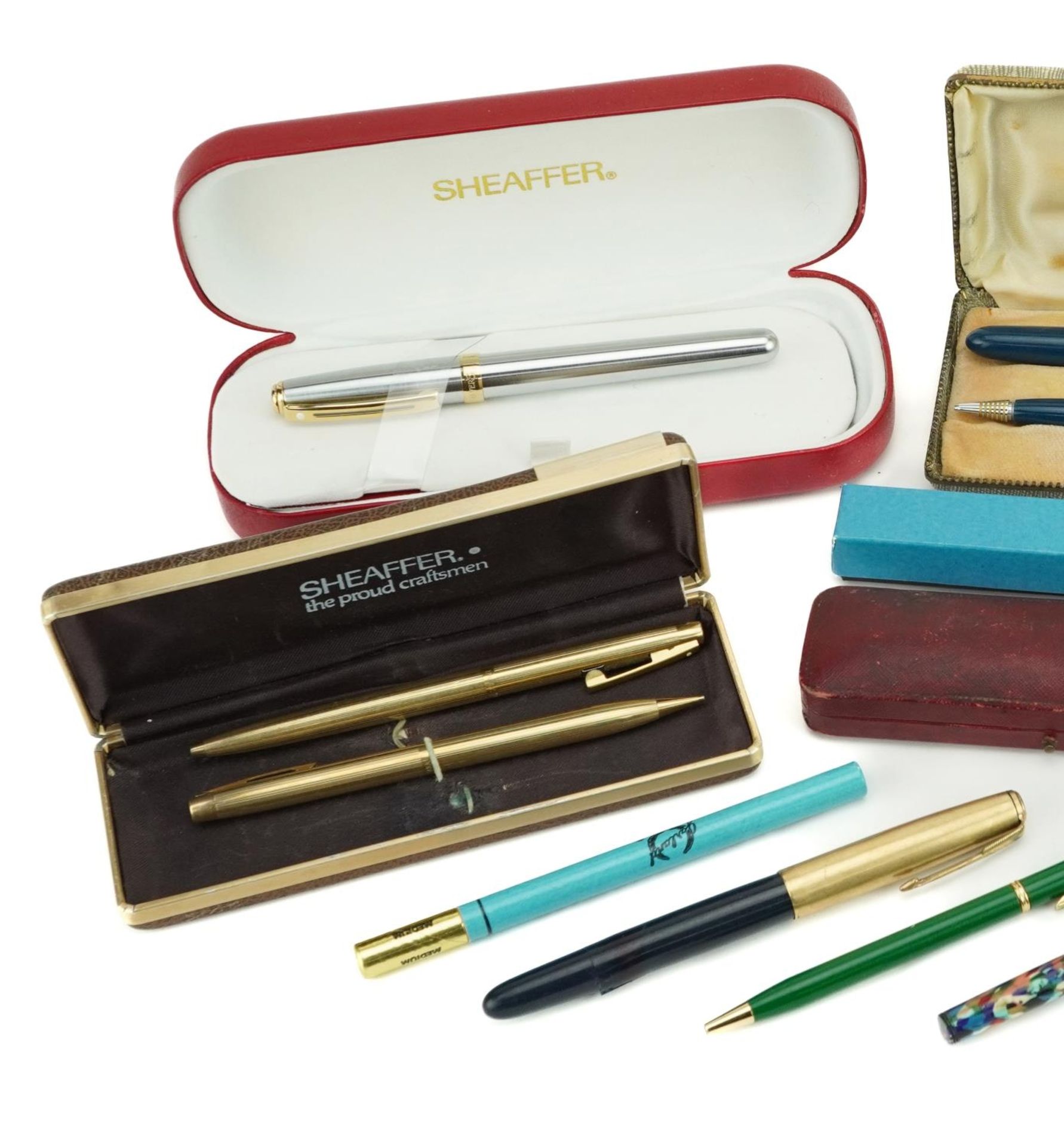 Vintage and later pens including Parker 51 fountain pen and propelling pencil with case and Sheaffer - Bild 3 aus 5