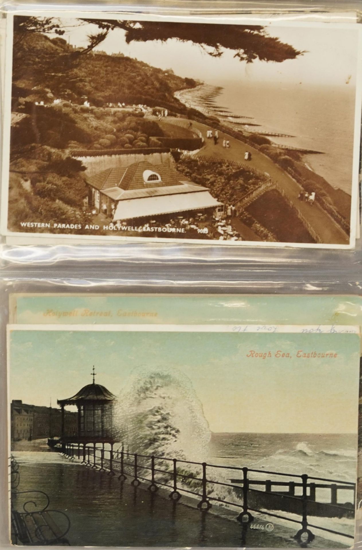 Collection of nearly one hundred Eastbourne postcards arranged in an album including Grand Parade, - Bild 3 aus 10