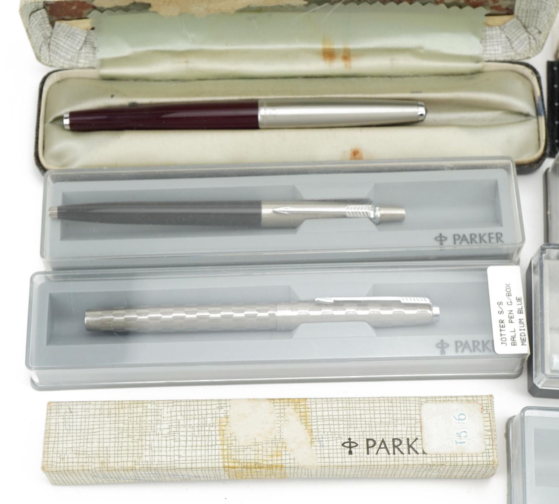 Six boxed Vintage Parker pens and two empty boxes : For further information on this lot please - Bild 2 aus 3