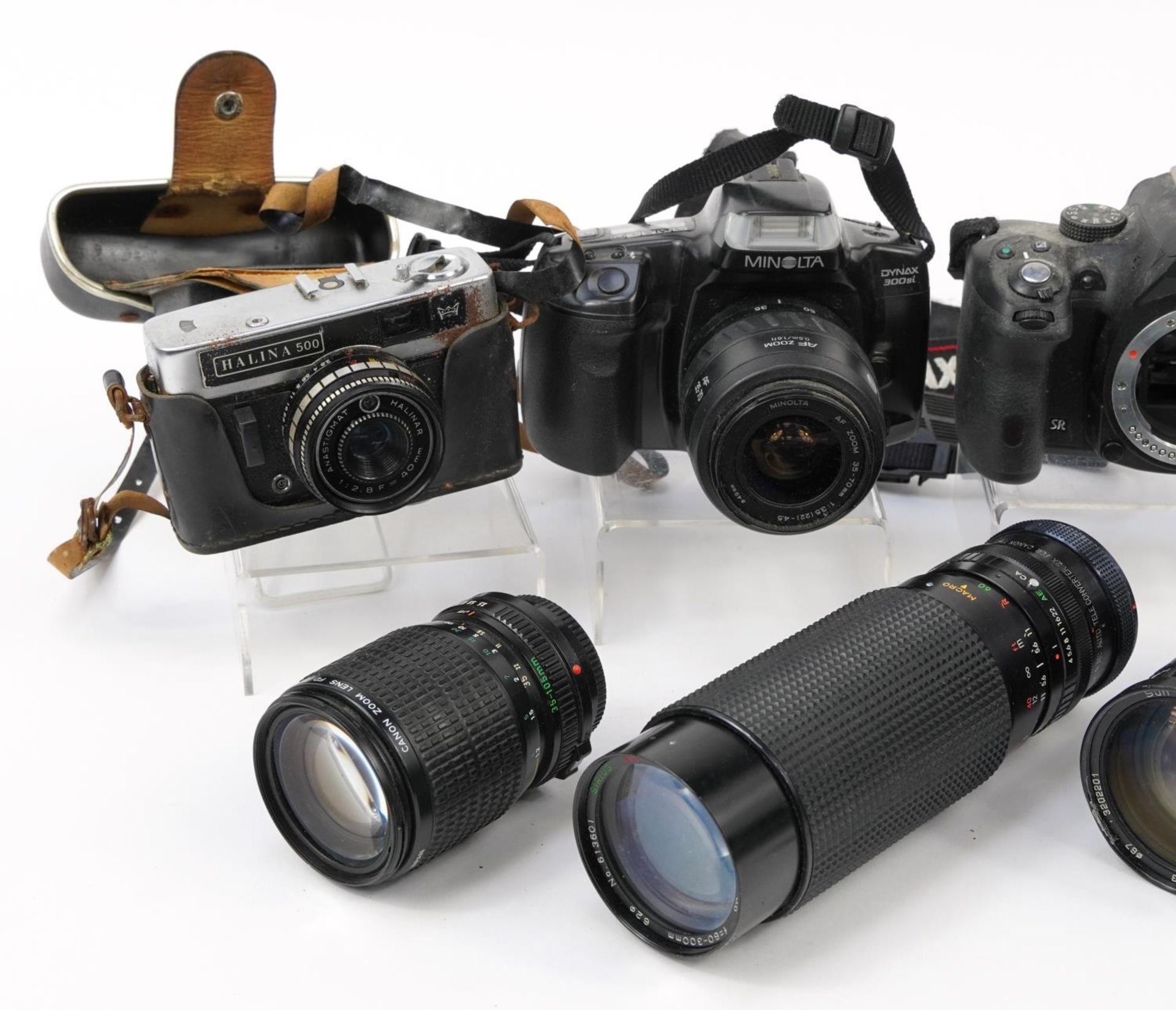 Group of vintage and later cameras and lenses including Minolta Dynax 300SI, Chinon CE-4 and - Bild 2 aus 4