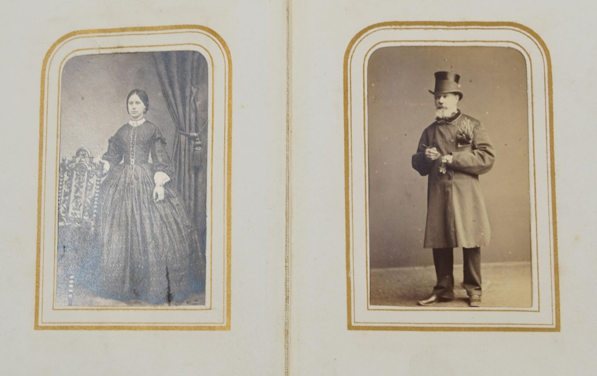 Collection of Victorian photographs, cabinet cards and cartes de visite arranged in three albums - Bild 11 aus 13