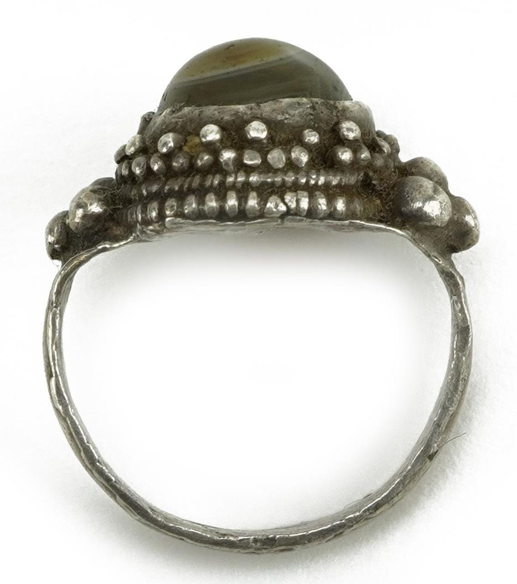 Early silver cabochon hardstone ring, possibly Islamic or medieval, 6.0g : For further information - Bild 3 aus 3