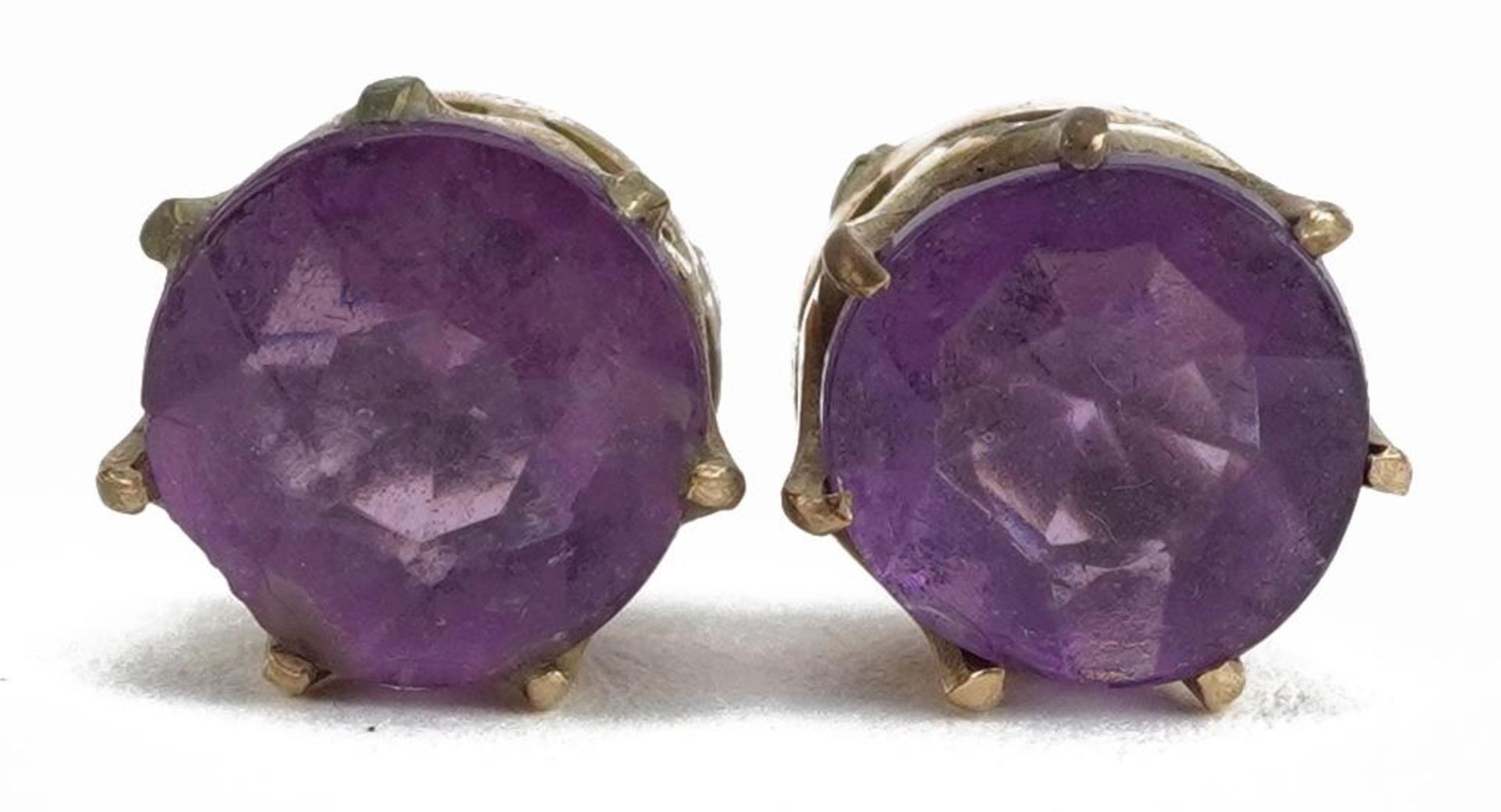 Pair of unmarked gold purple paste stud earrings, 8mm in diameter, 1.4g : For further information on