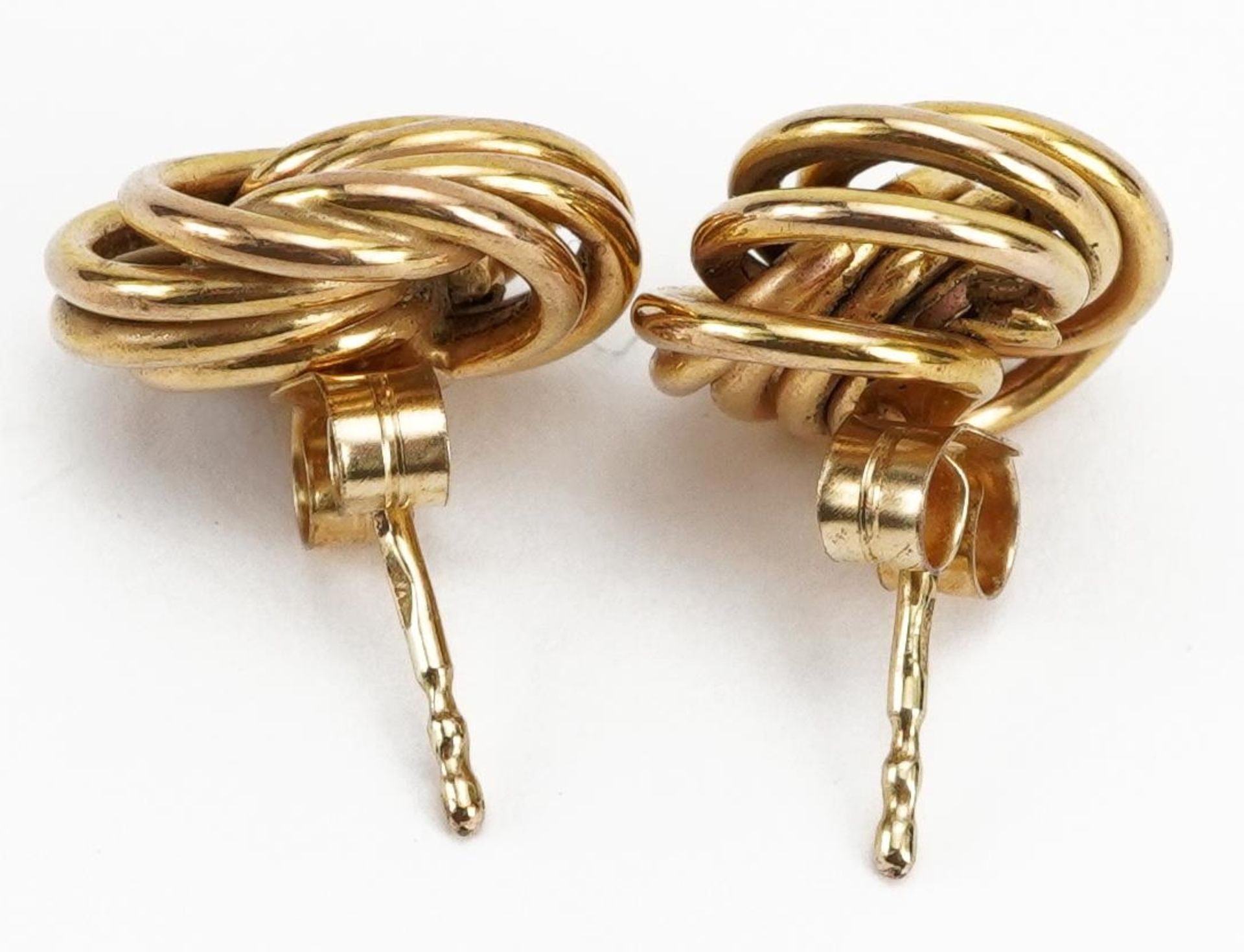 Pair of 9ct gold knot design stud earrings, 1.2cm in diameter, 1.9g : For further information on - Bild 2 aus 2