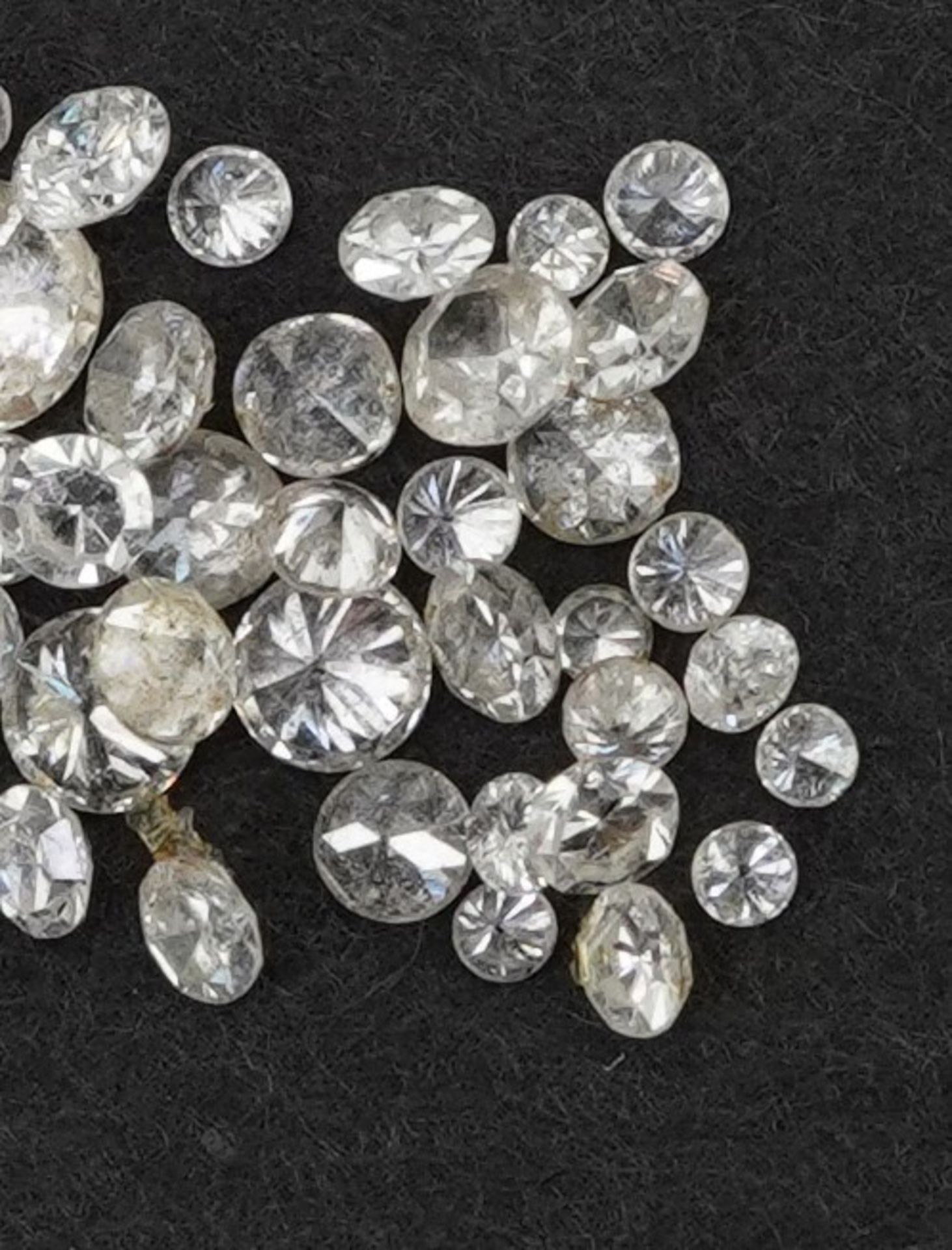 Collection of loose solitaire diamonds, the largest approximately 2.9mm in diameter, total weight - Bild 3 aus 3