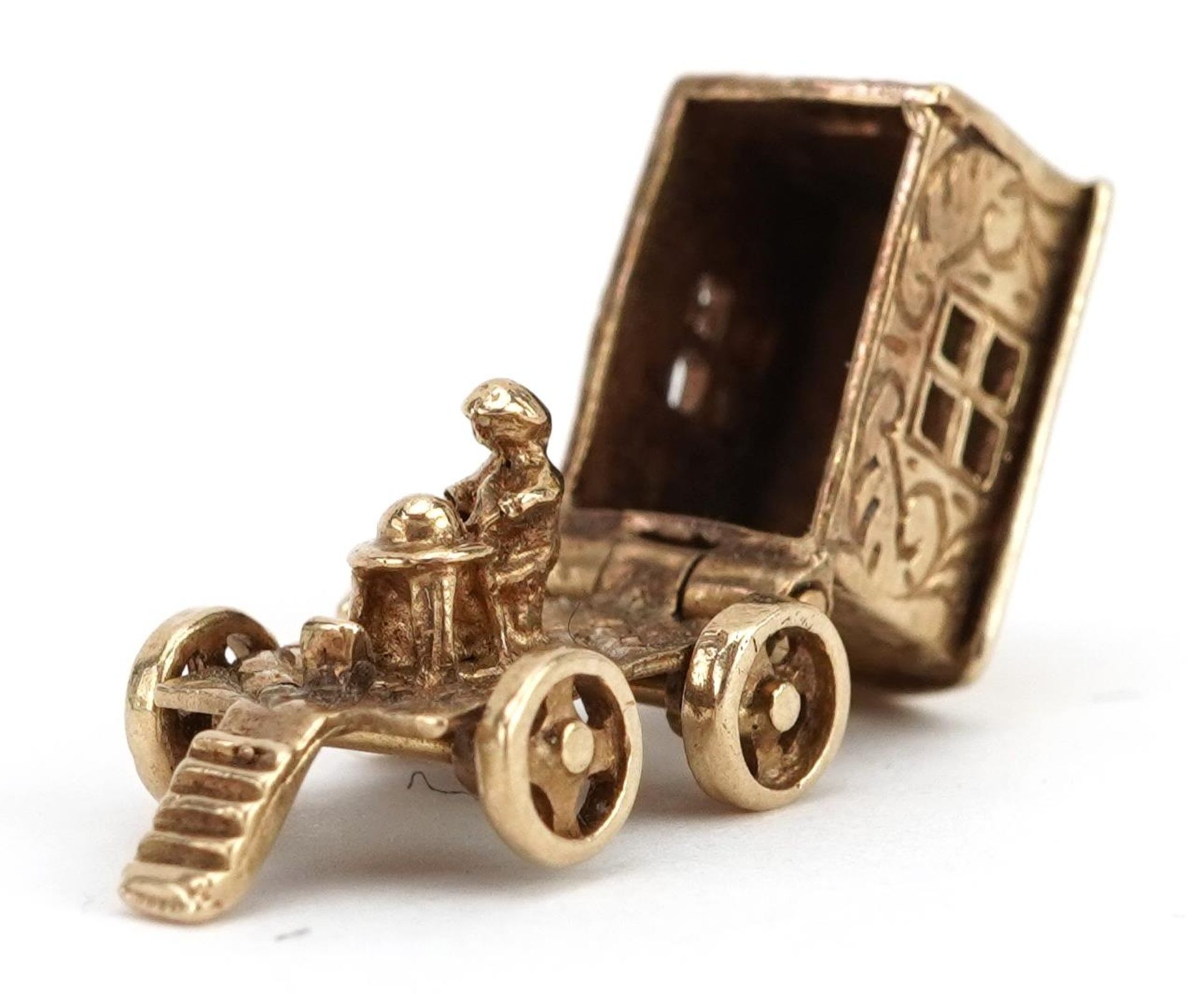 9ct gold opening Gypsy caravan charm, 1.4cm high, 3.6g : For further information on this lot - Bild 2 aus 4