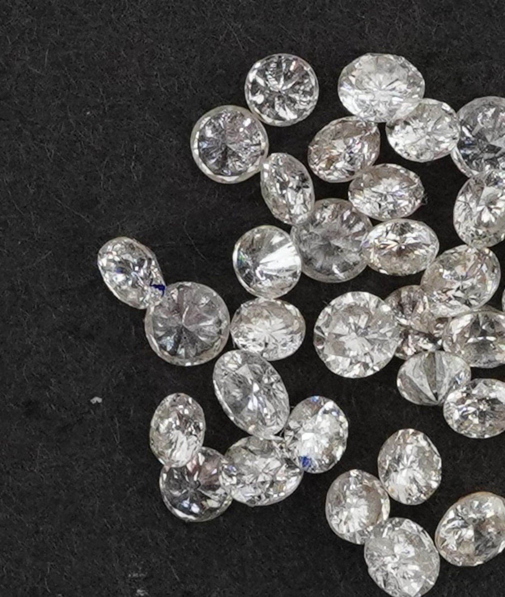 Collection of loose solitaire diamonds, the largest approximately 2.5mm in diameter, total weight - Bild 2 aus 4