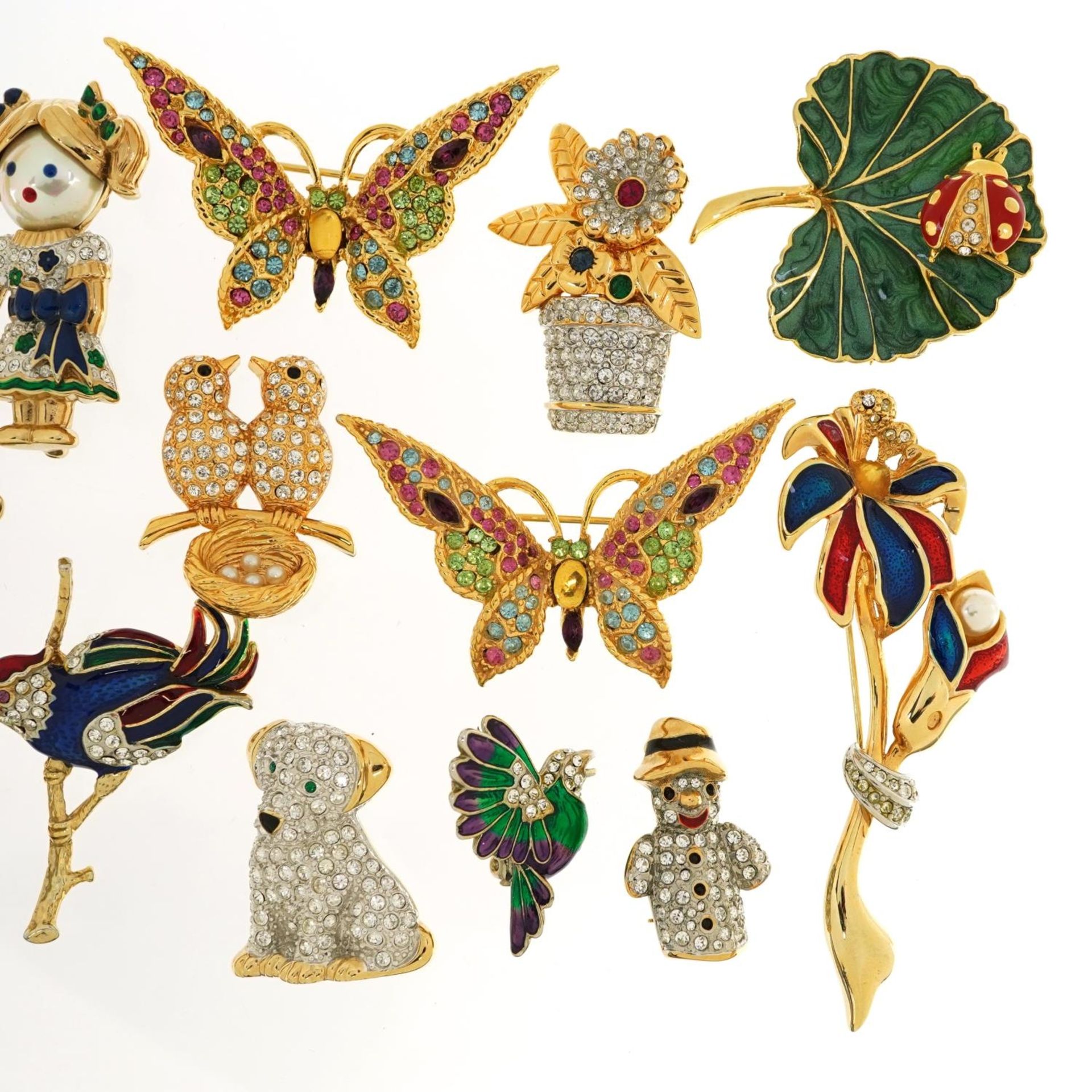 Collection of jewelled and enamel brooches including Butler & Wilson, the largest 7.5cm wide : For - Bild 3 aus 5