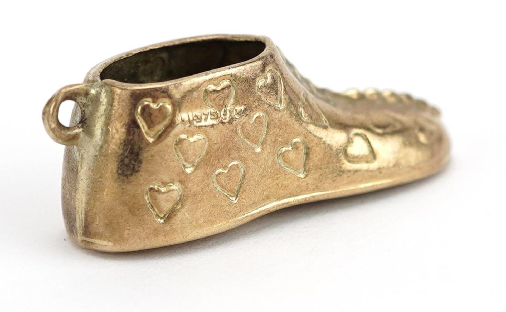 9ct gold boot charm, 2.1cm wide, 1.0g : For further information on this lot please contact the - Bild 2 aus 3