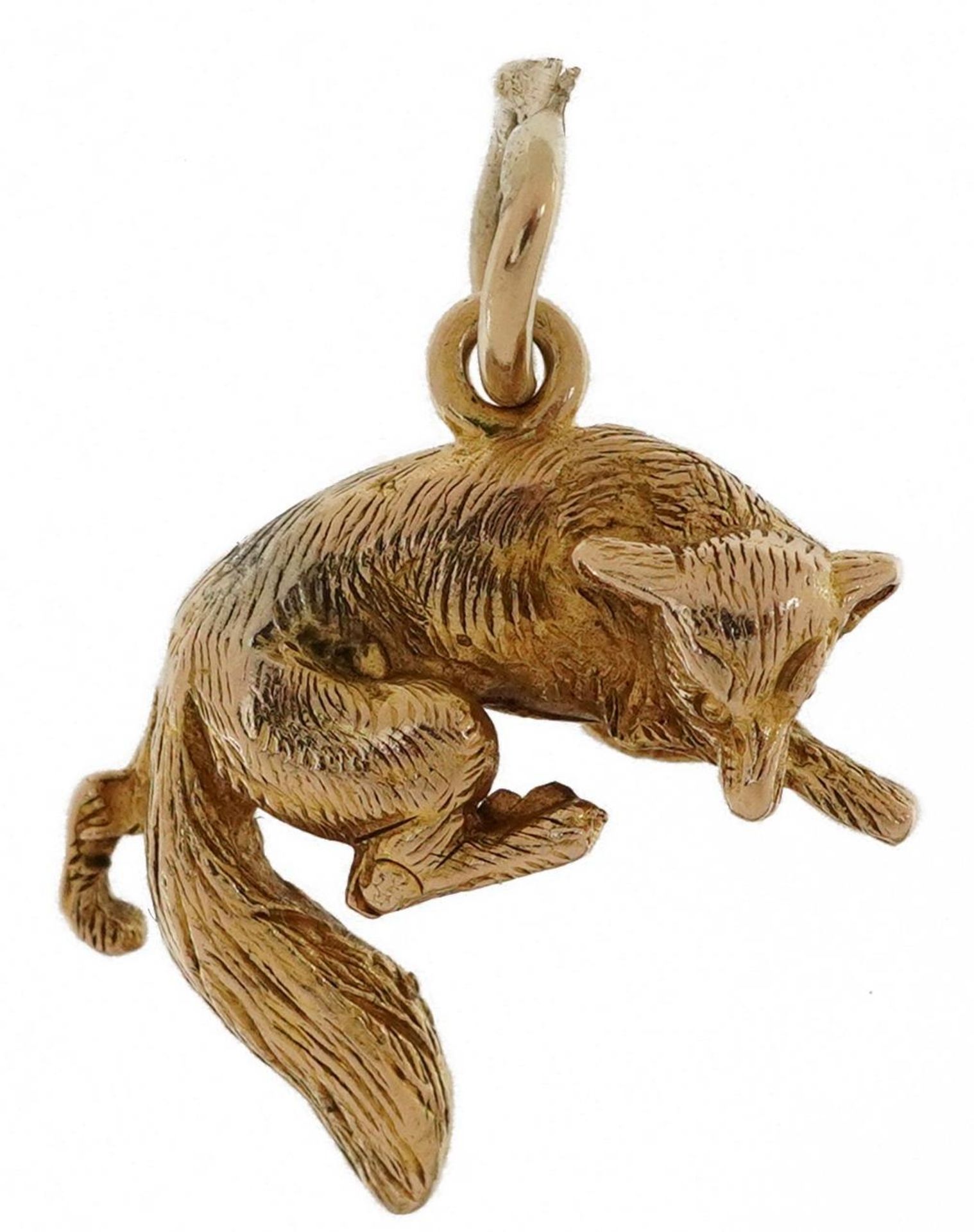 9ct gold fox charm, 1.9cm wide, 3.8g : For further information on this lot please contact the