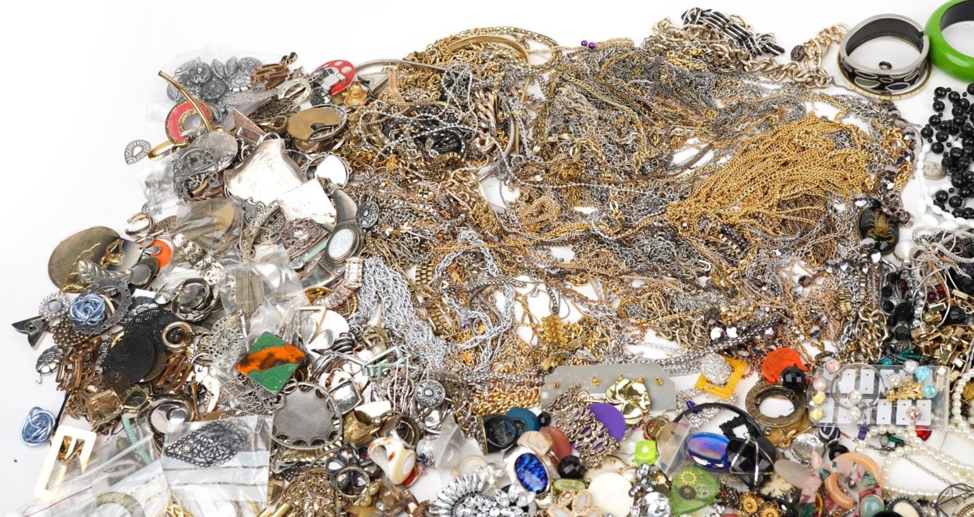 Extensive collection of costume jewellery and wristwatchs including necklaces, brooches, earrings, - Bild 2 aus 7