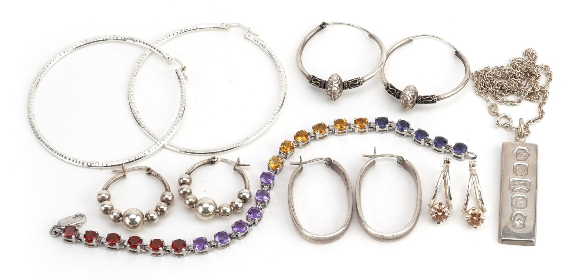 Silver jewellery comprising five pairs of earrings, semi precious stone bracelet and ingot pendant