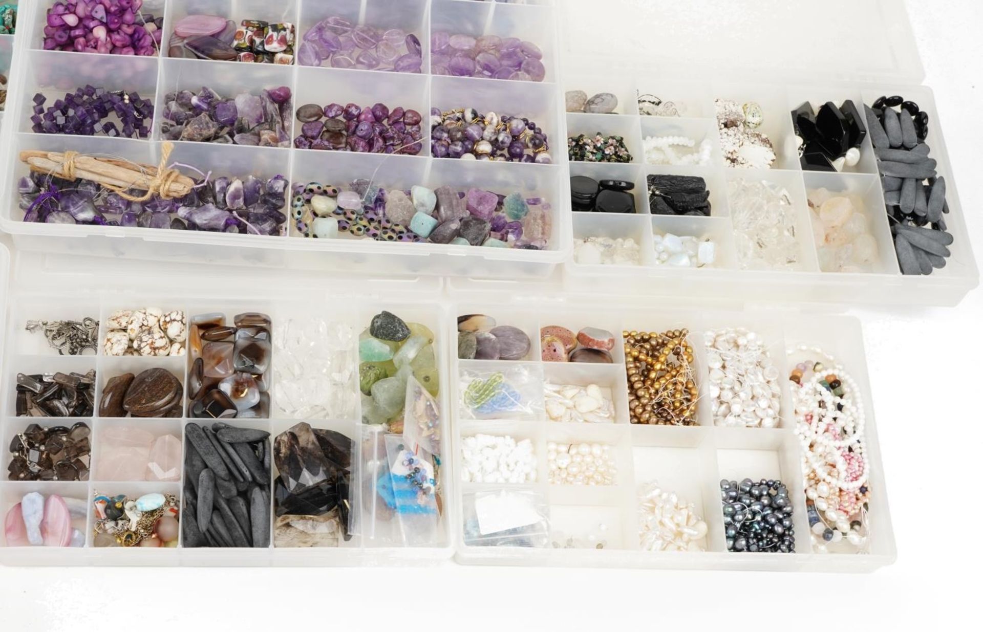 Large collection of loose semi precious stones and beads including cloisonne, lapis lazuli, - Bild 5 aus 5