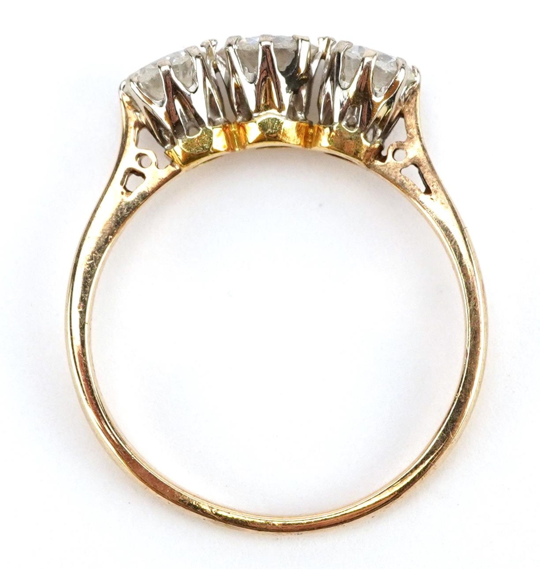 9ct gold clear stone ring, the largest clear stone approximately 4.8mm in diameter, size P, 2.6g : - Bild 3 aus 4